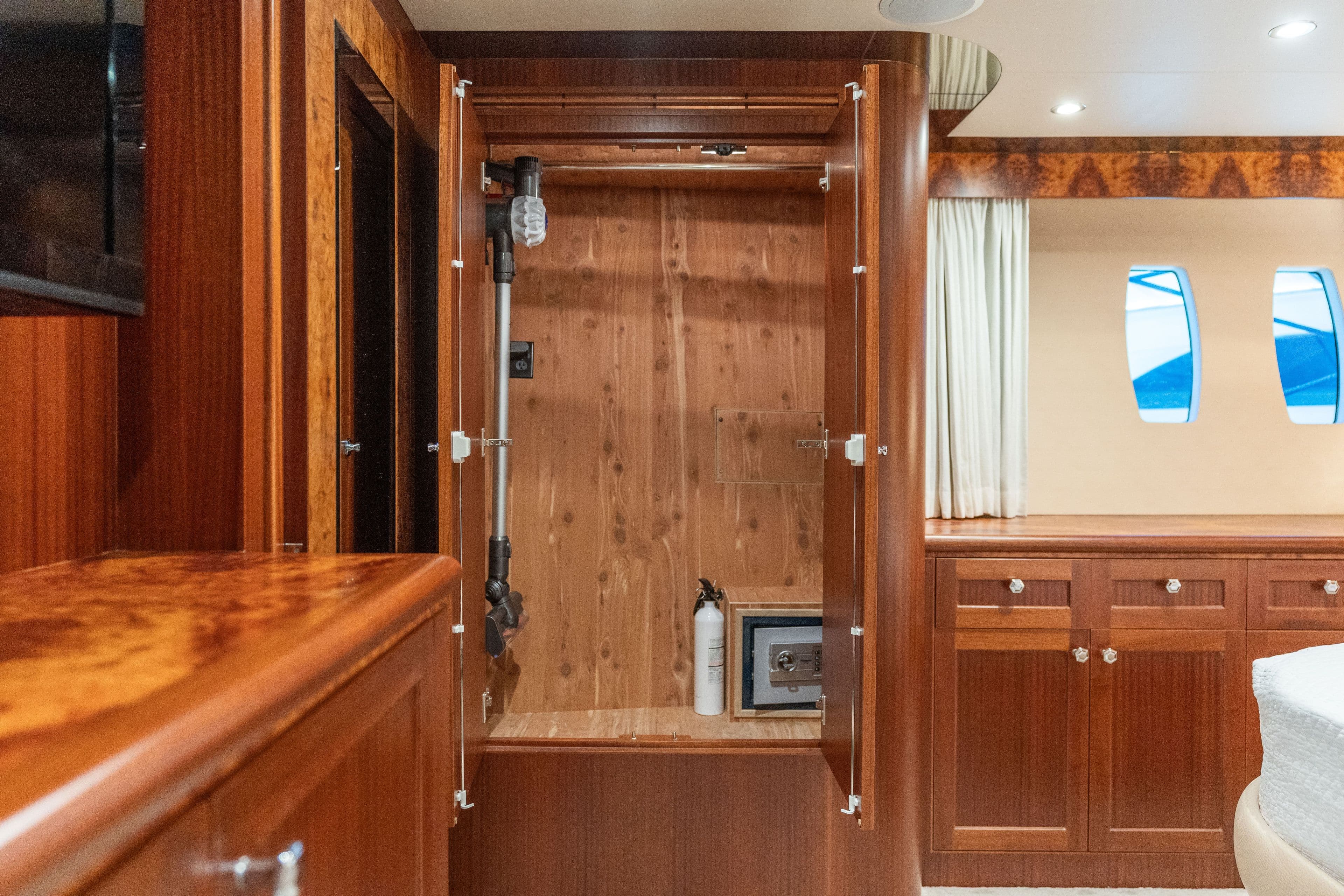 2013 Ocean Alexander 65 Pilothouse - 61