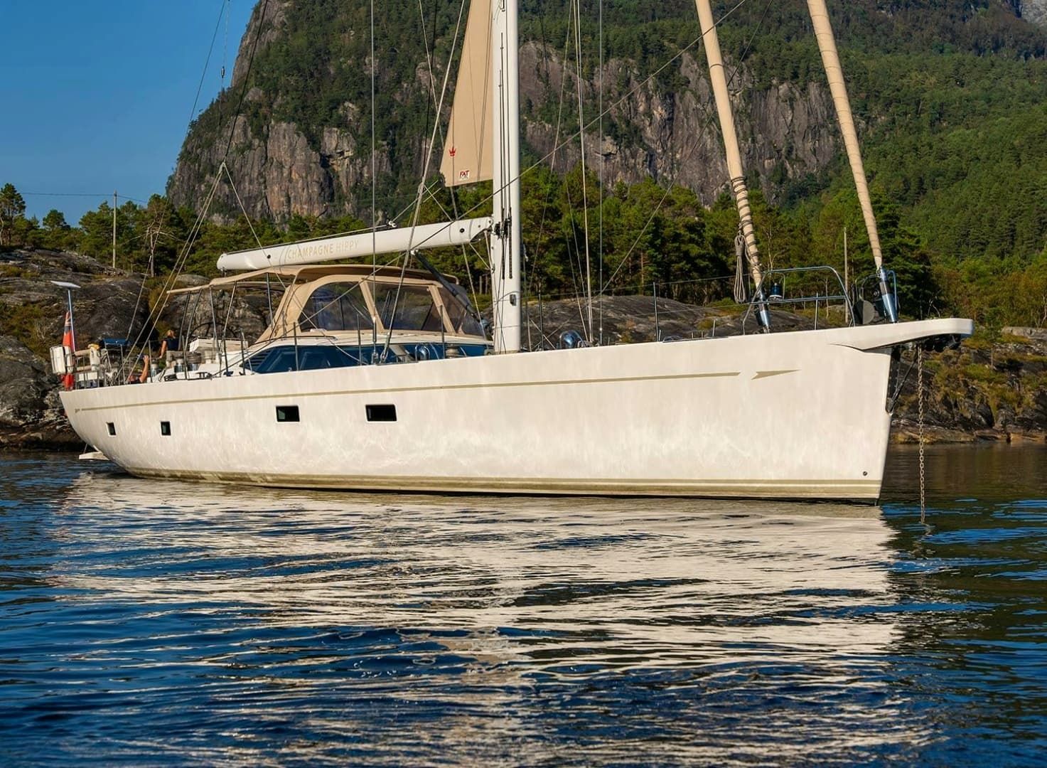 2014 Oyster Yachts Oyster 825 - Image 22