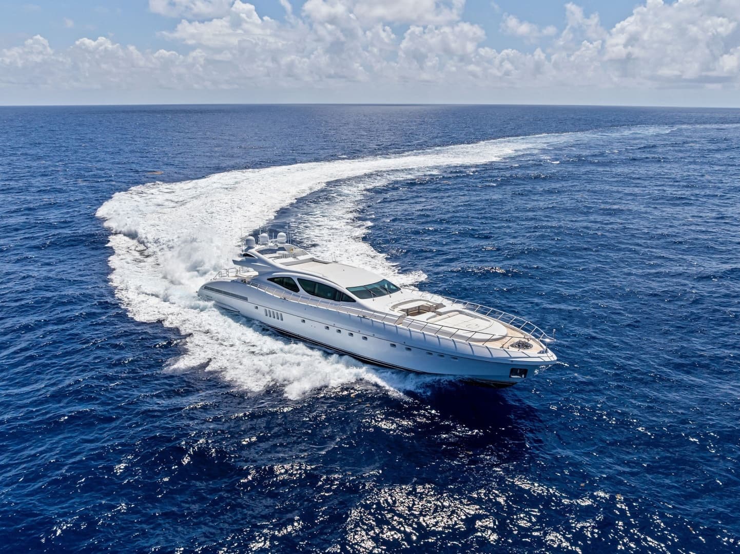 2005 Mangusta 130 - Image 3