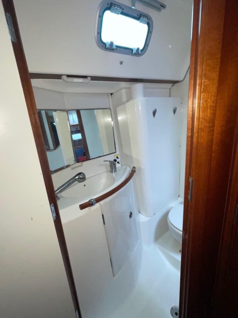 2004 Beneteau 423 - Image 15