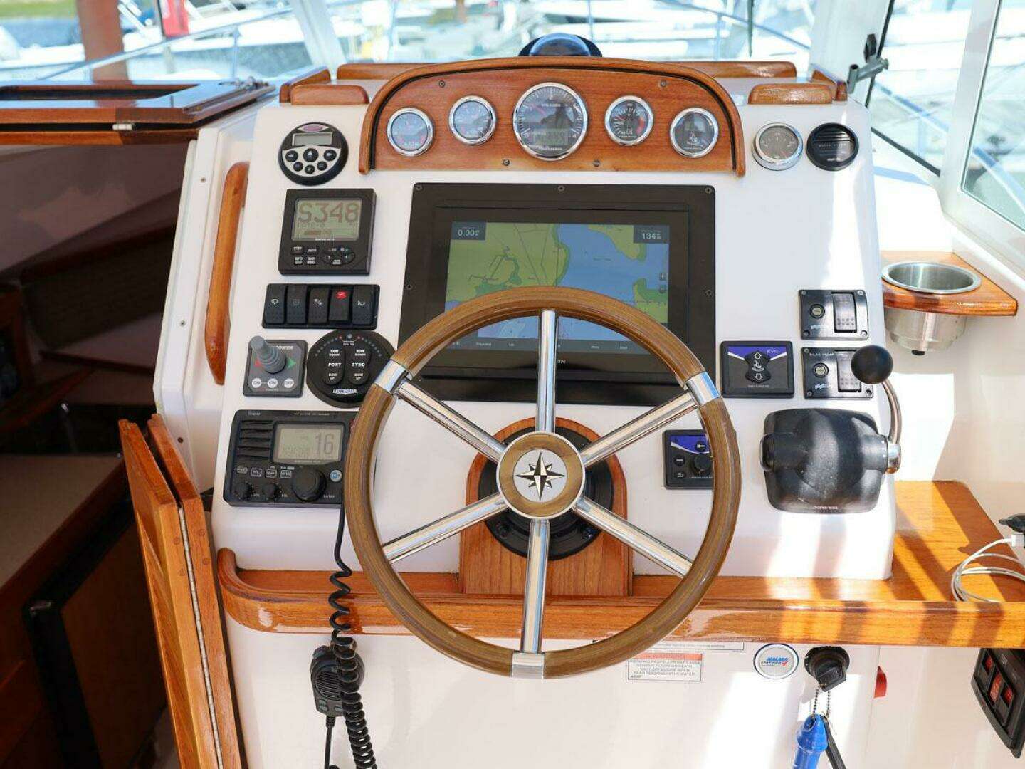 2007 Hunt Yachts Surfhunter 29 - Image 11