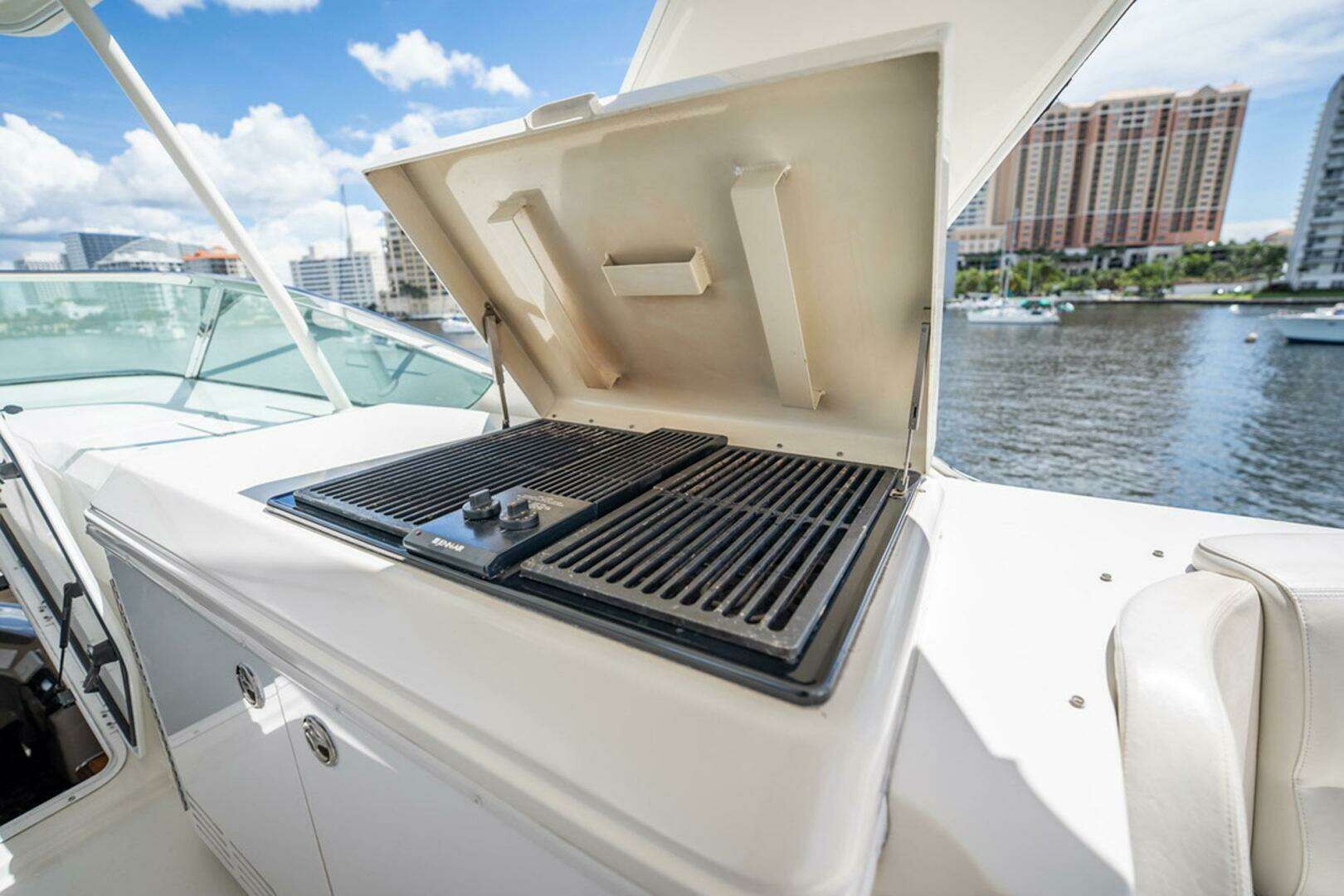 2005 Carver 56 Voyager - Image 11