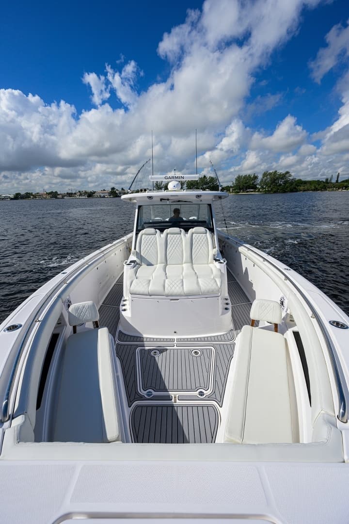 2024 Everglades 455 Center Console - Image 3