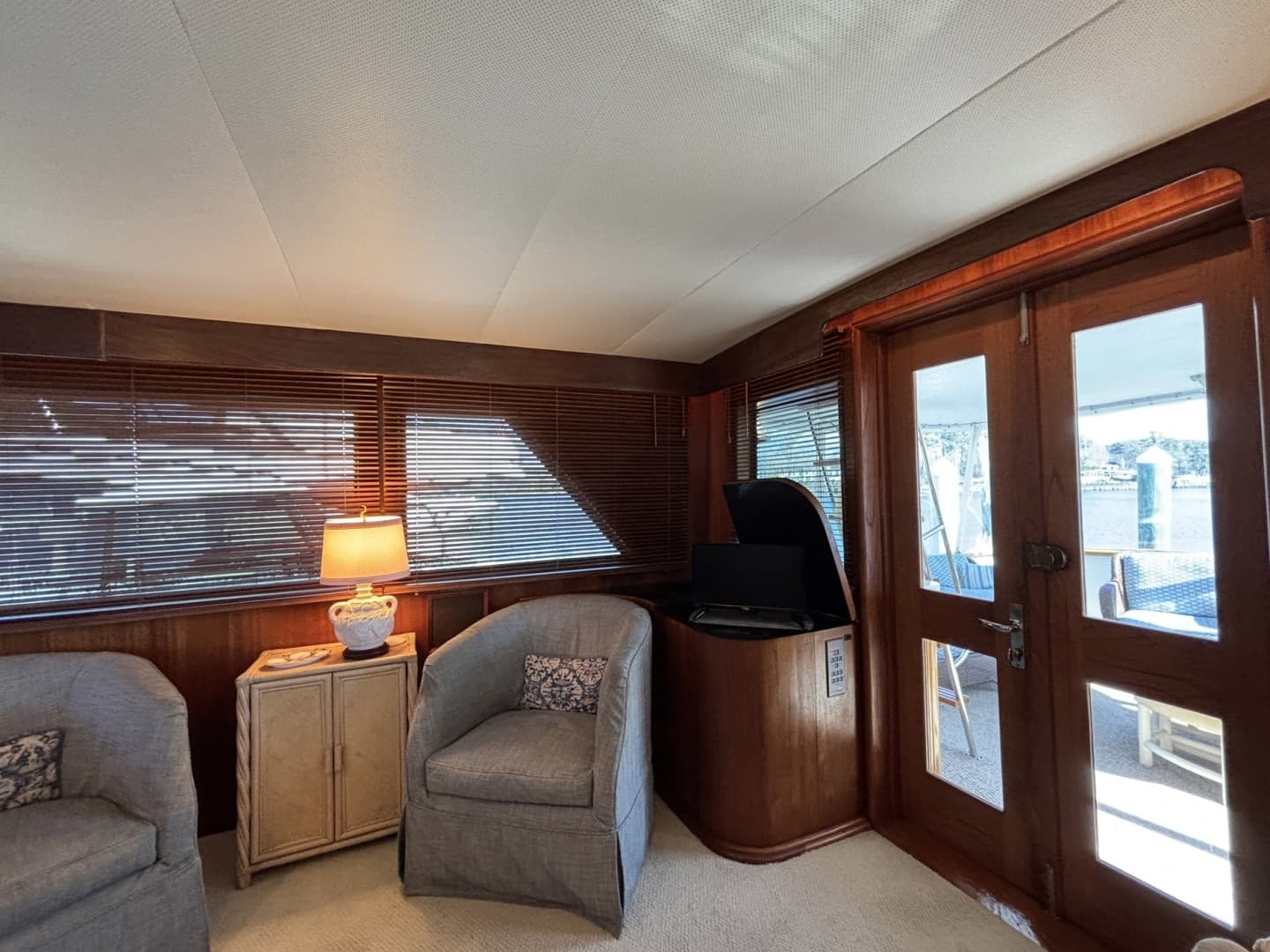 1979 Hatteras Motor Yacht - Image 10