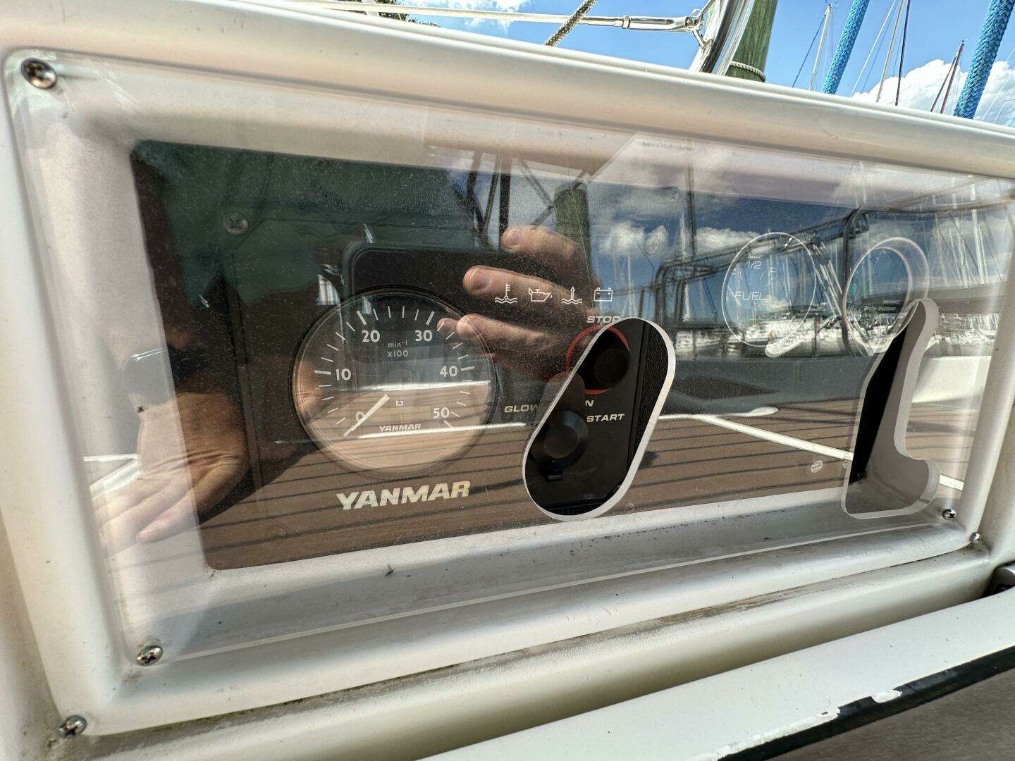 2006 Hunter 38 - Image 14