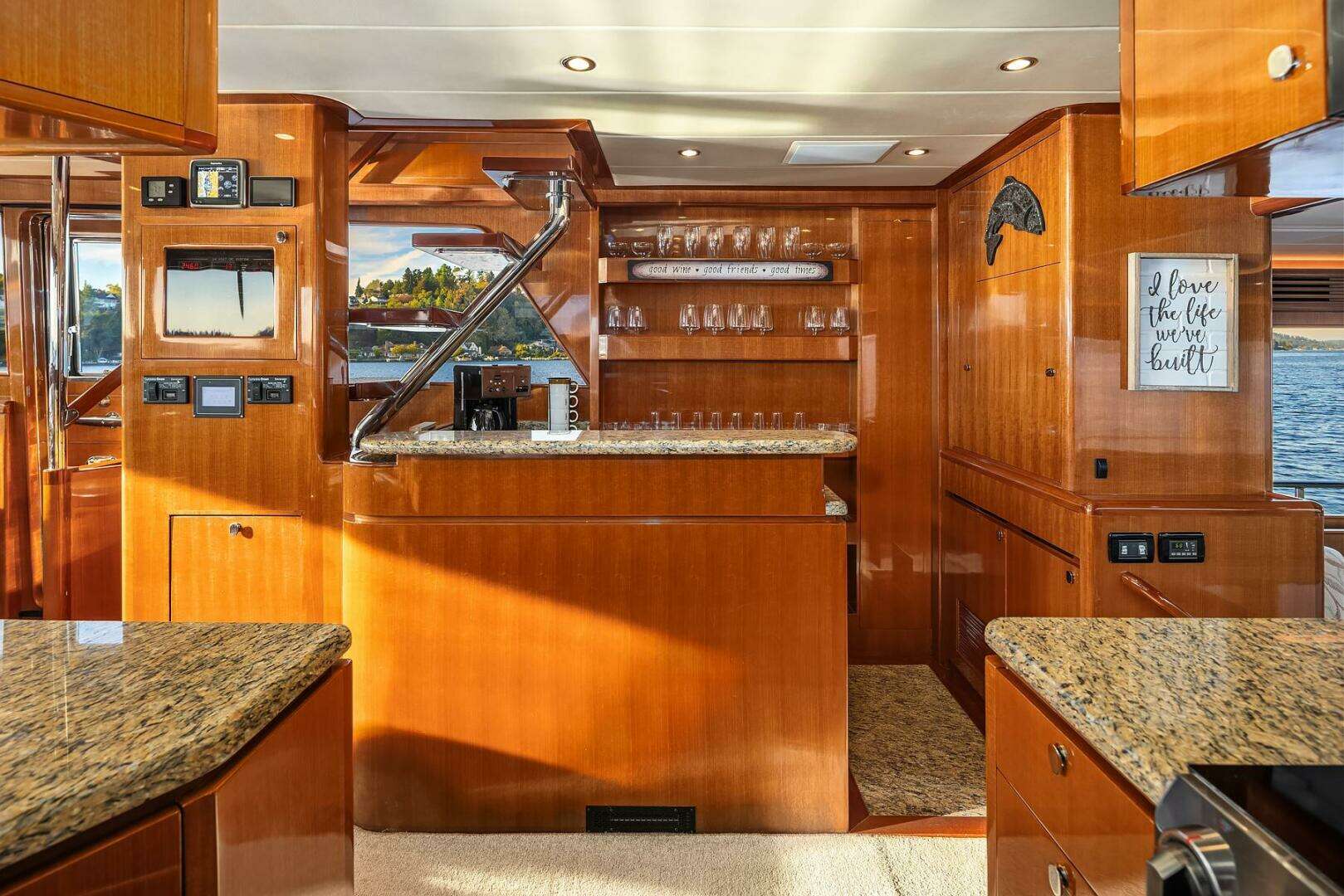 2014 Hampton 720 Skylounge LRC - Image 14