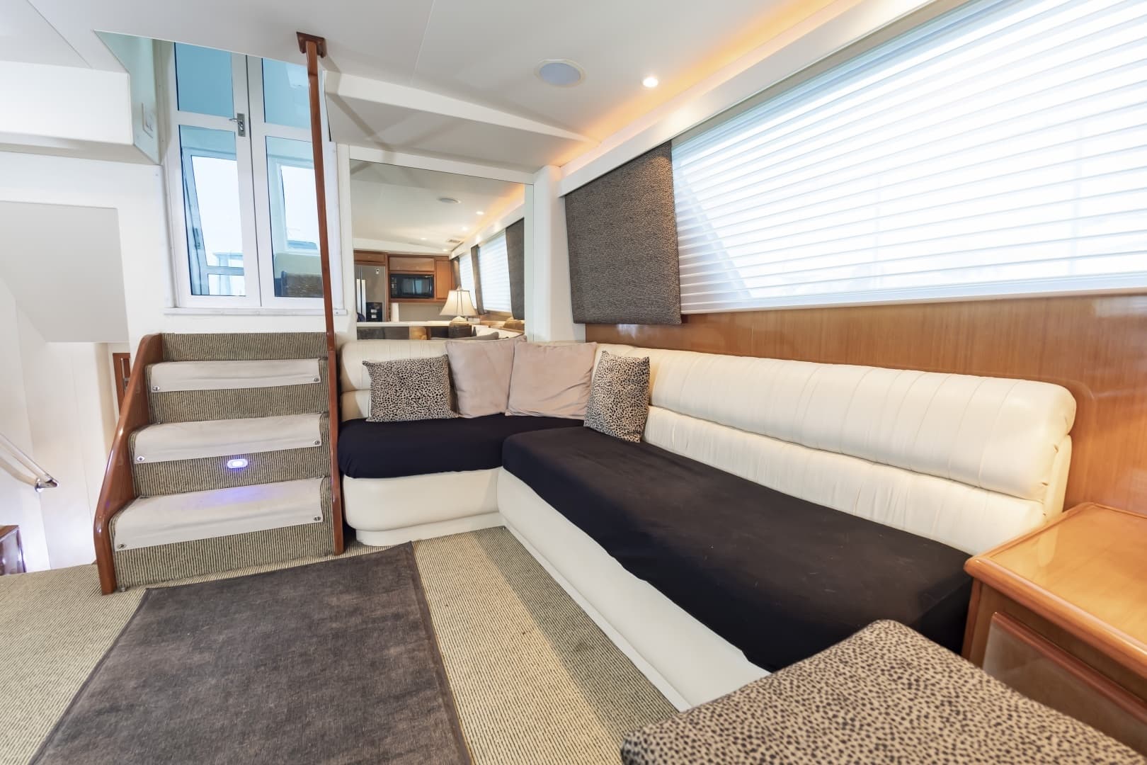 2000 Viking Cockpit Sport Yacht - Image 27
