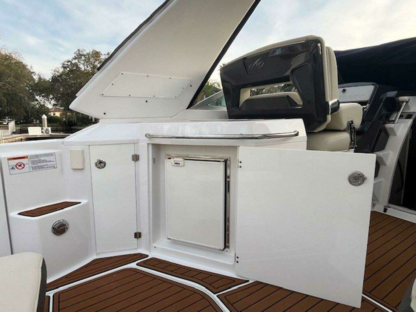 2018 Monterey 335 Sport Yacht - Image 19