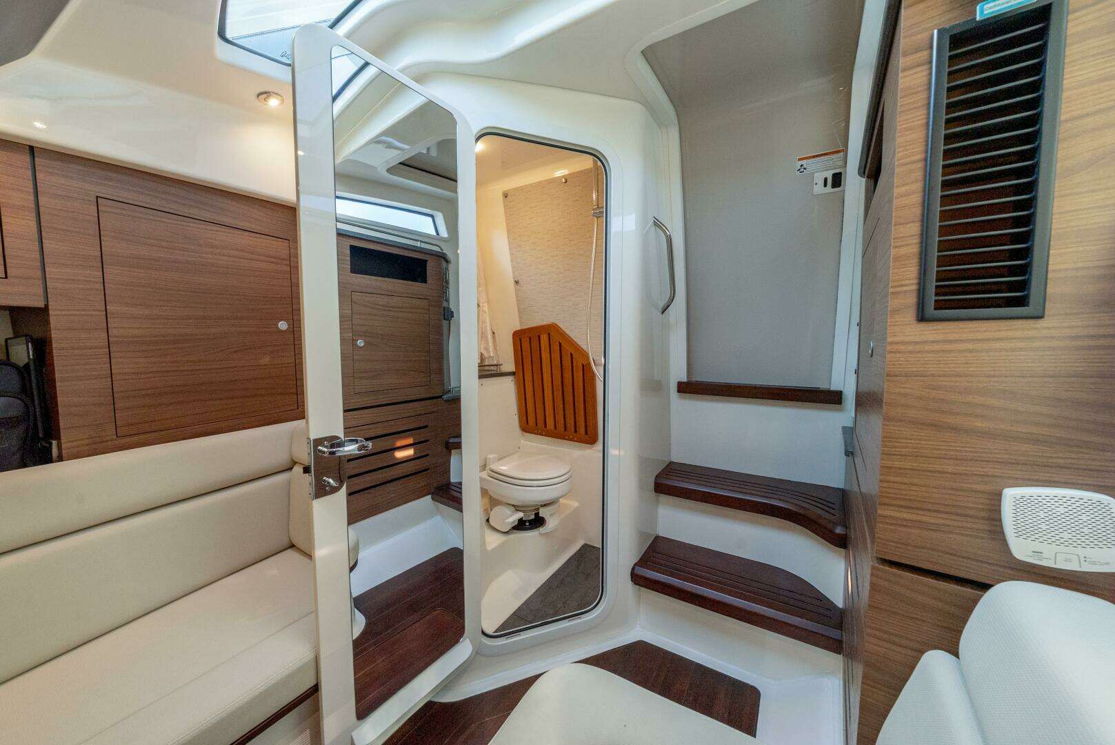 2019 Boston Whaler 350 EX Realm - Image 39