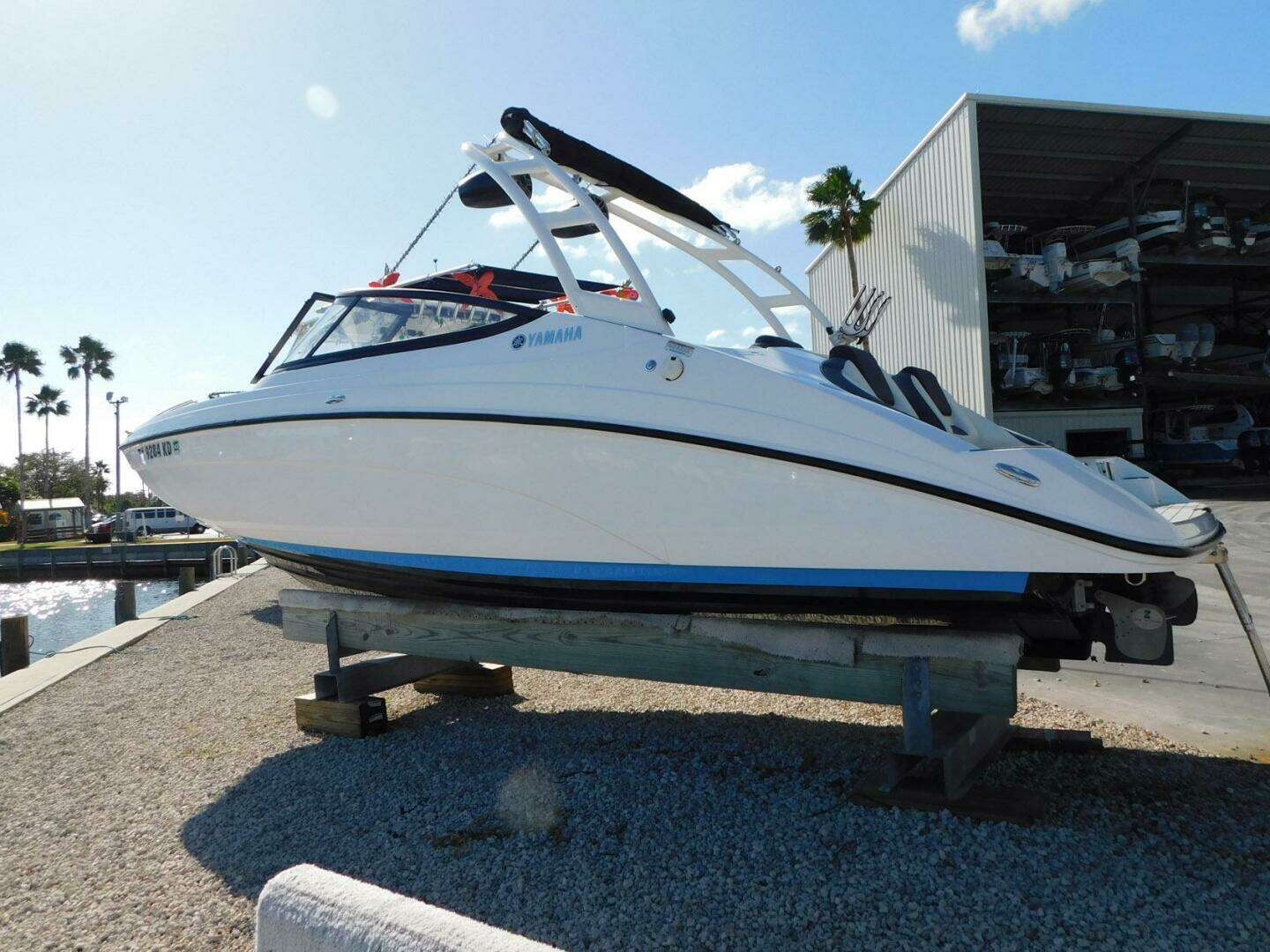 2021 Yamaha Boats AR210 - Image 3
