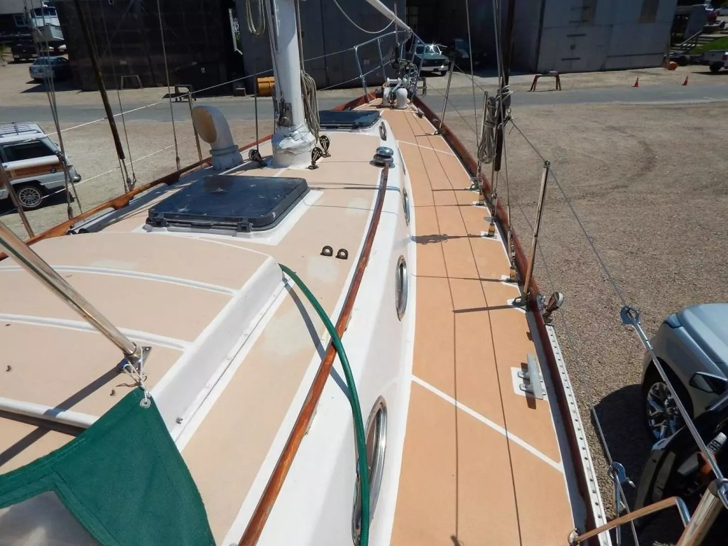 1976 Heritage Yacht Intrepid 35 - Image 6