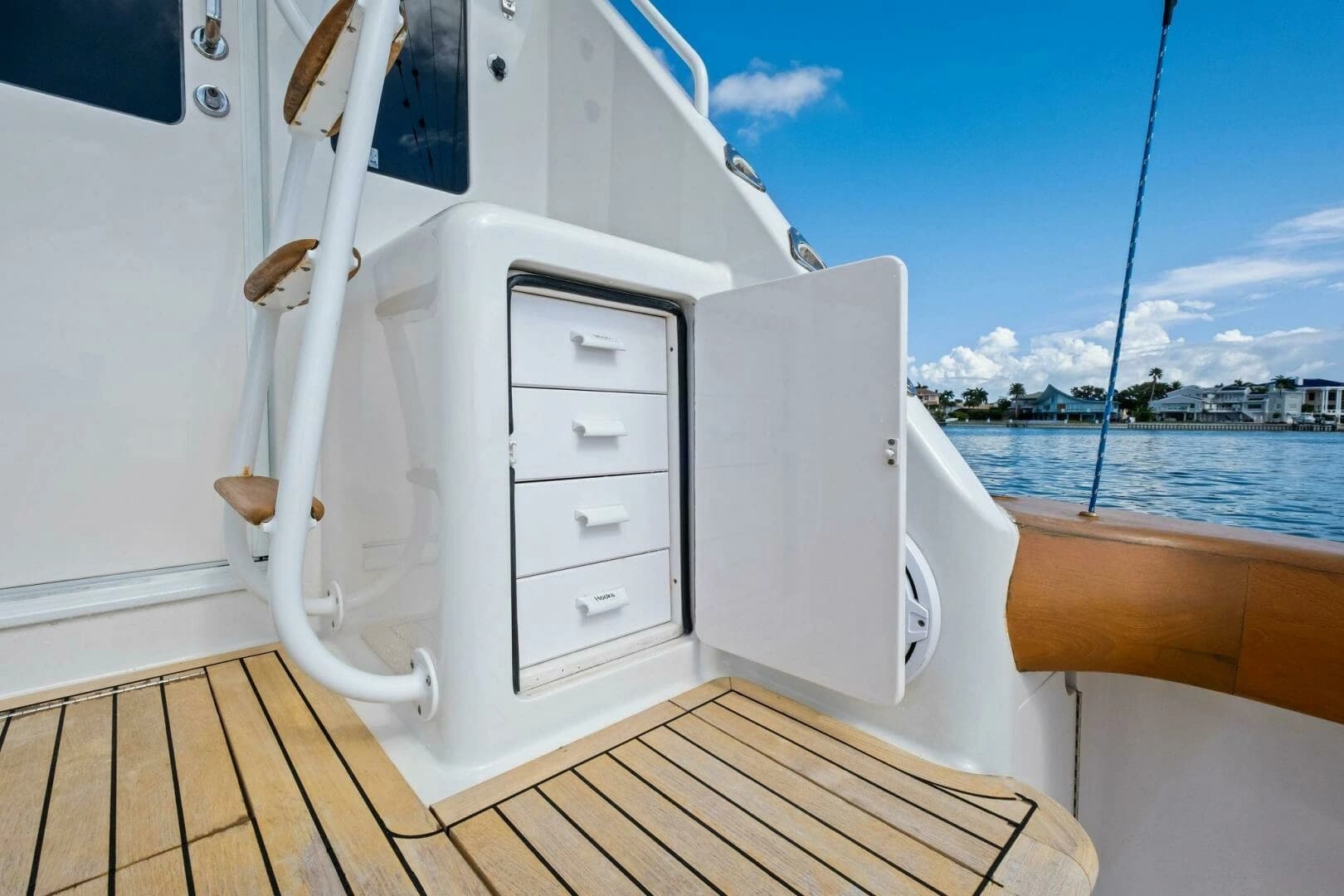 2006 Viking 56 Convertible - Image 40