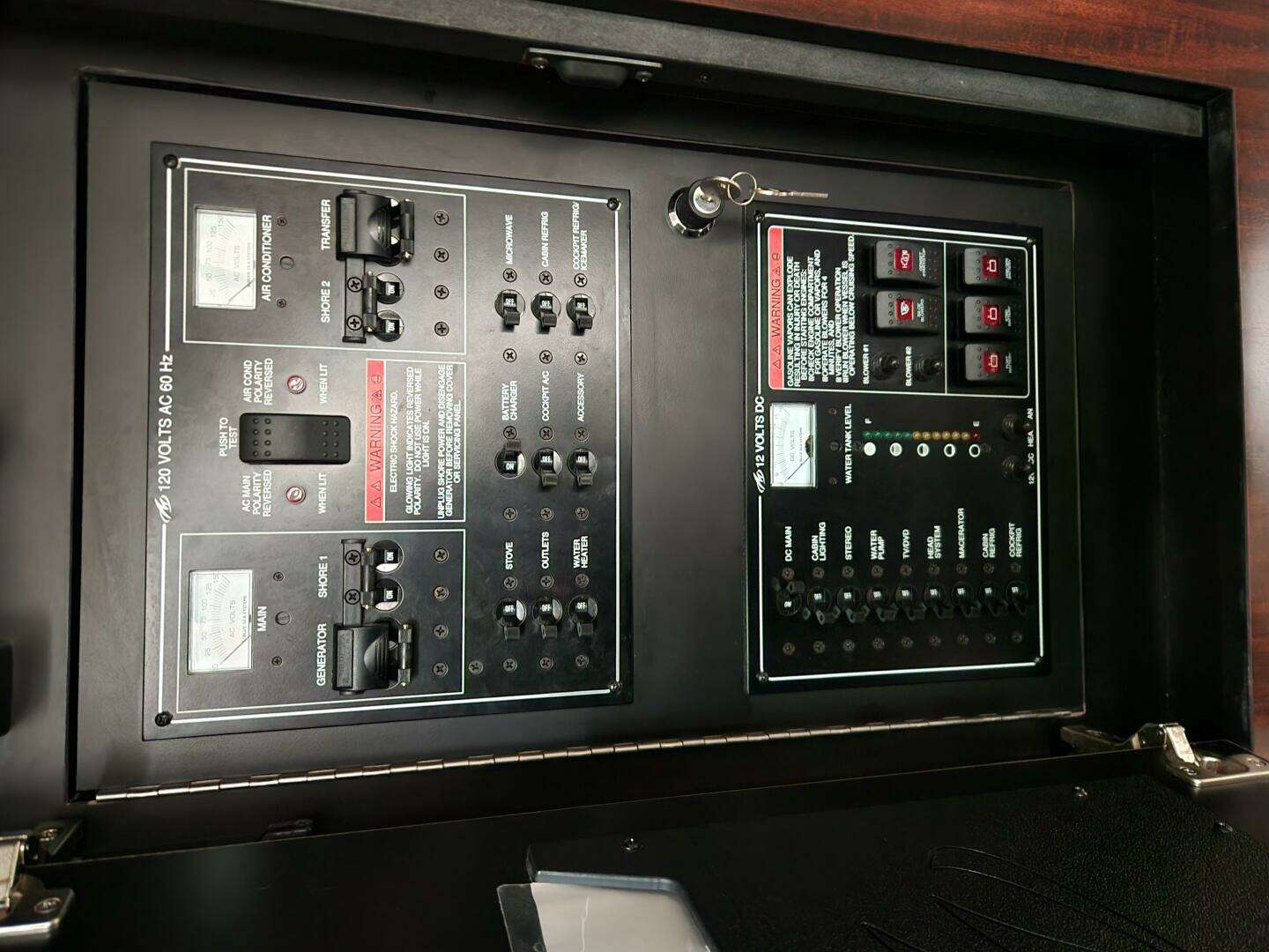 2017 Monterey 335S - Image 17