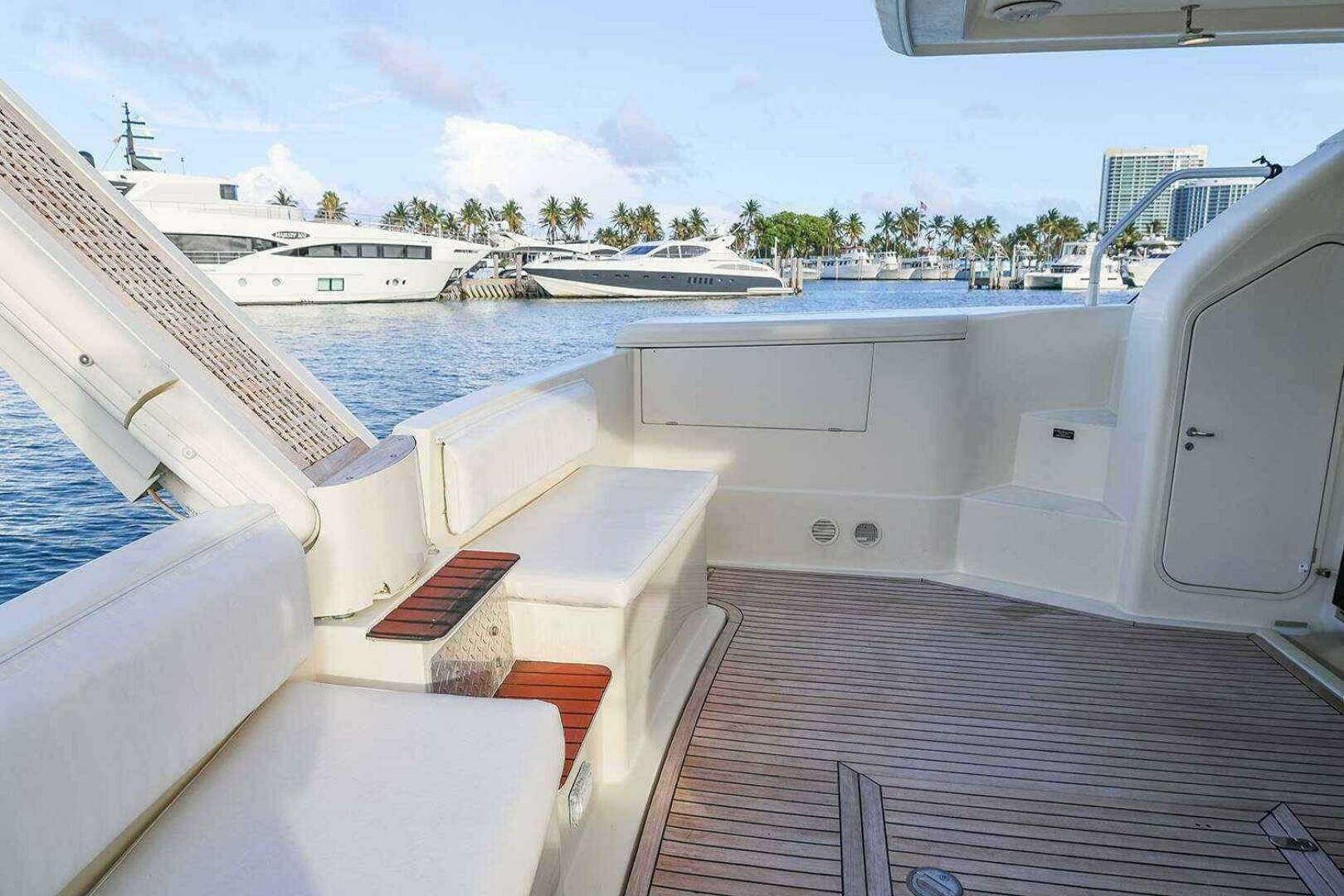1998 Ferretti Yachts 55 Motor Yacht - Image 8
