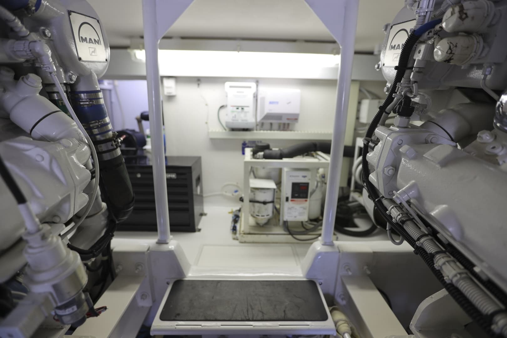 2001 Viking 50 Convertible - Image 26