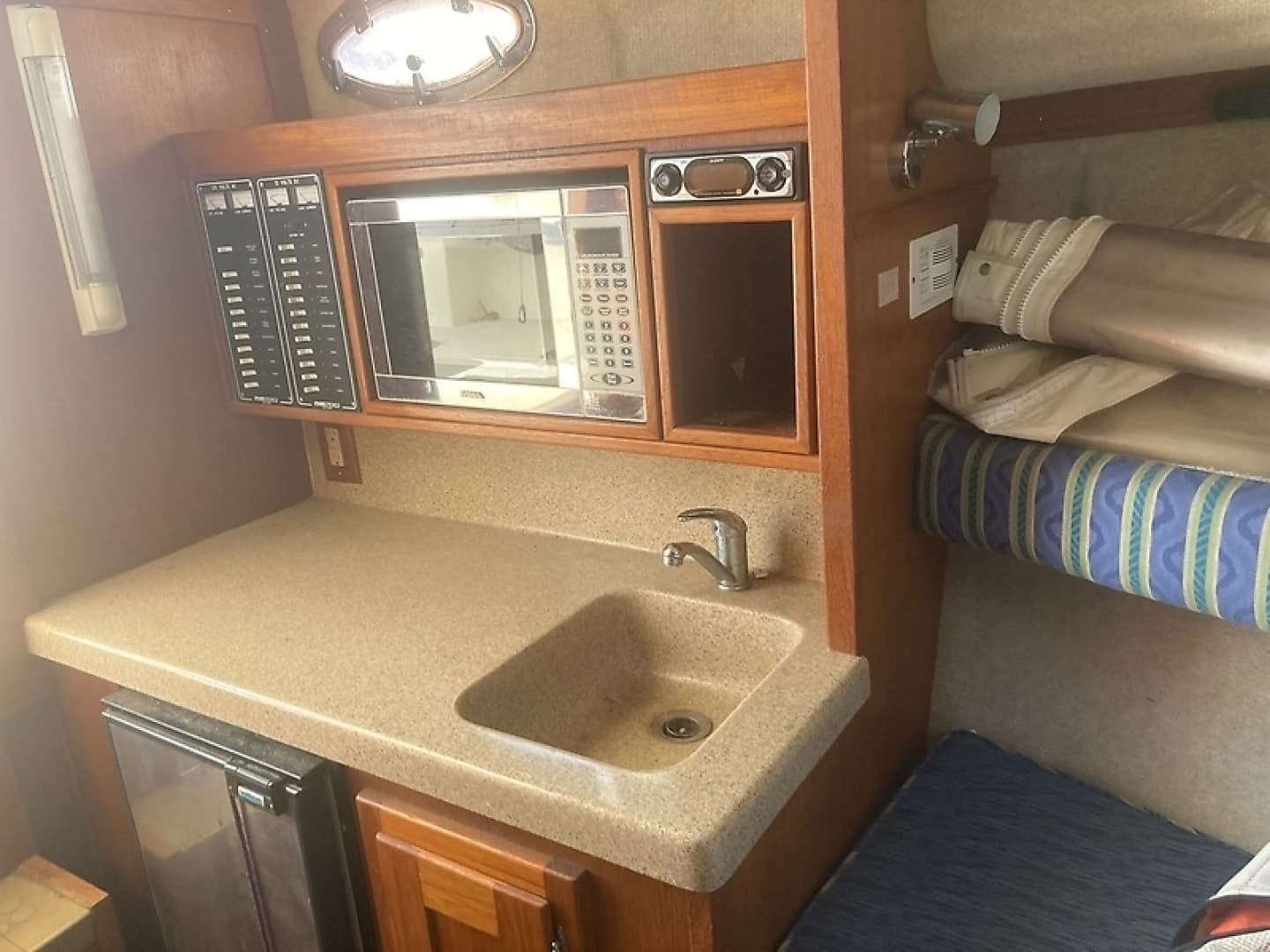 2004 Albemarle 268 Express Fisherman - Image 6
