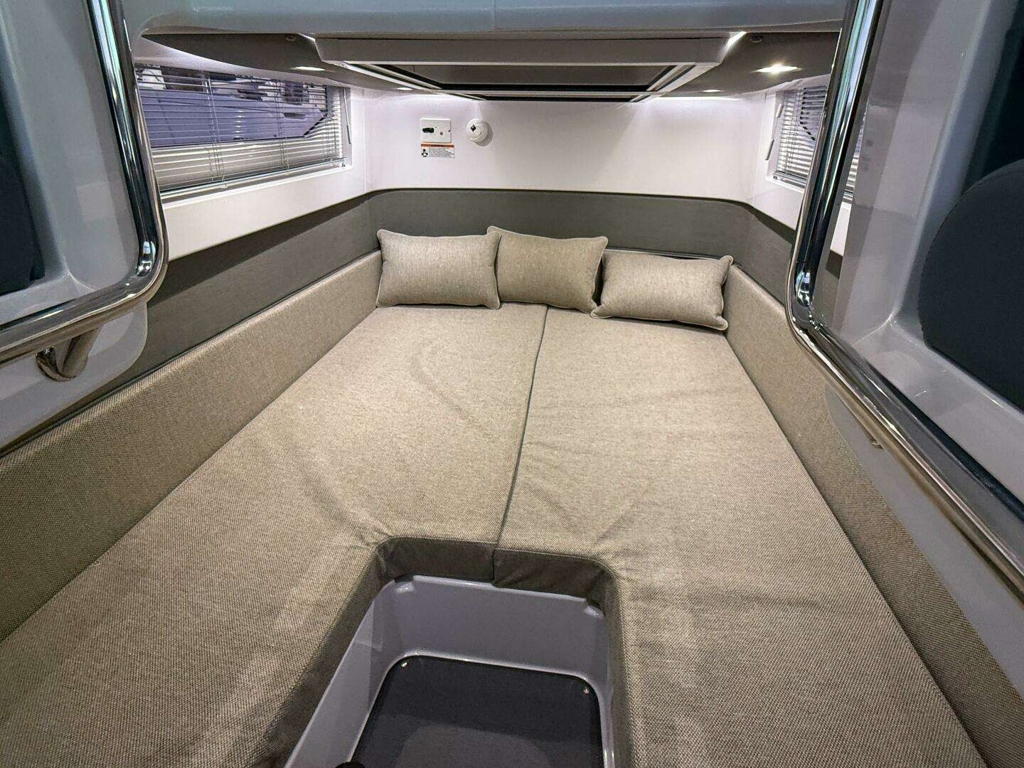 2022 Axopar 37 XC Cross Cabin - Image 35