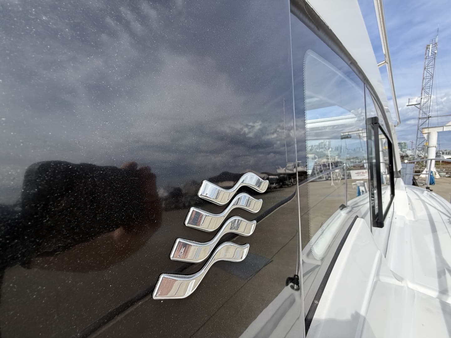 2022 Four Winns V355 Coupe - Image 9