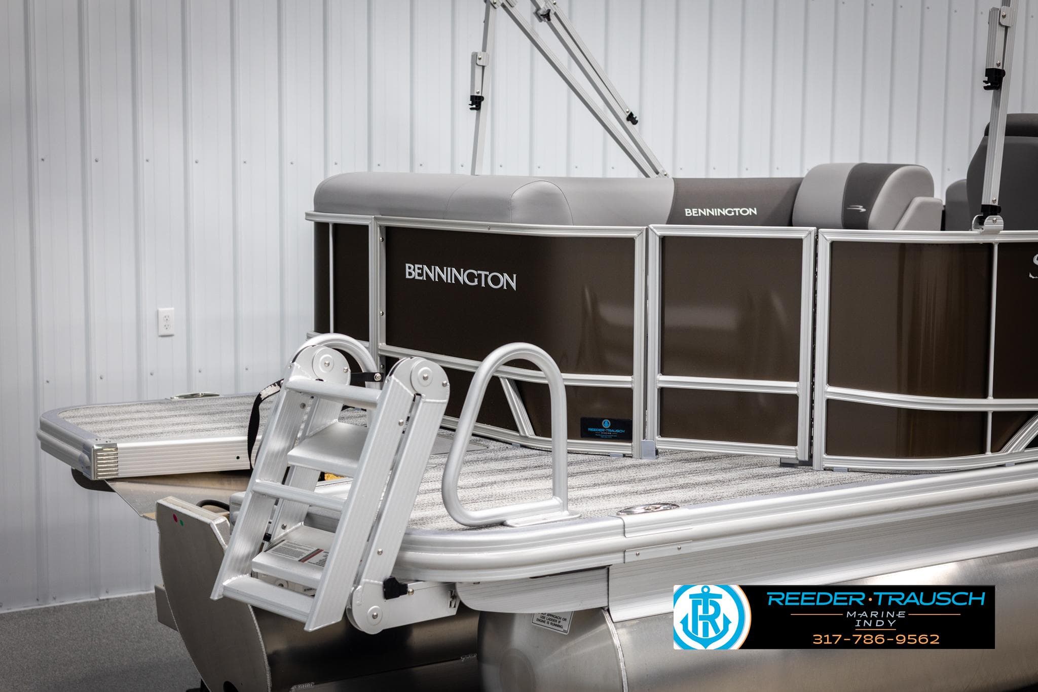 Bennington 21 SL pontoon boat 2025 with aluminum ladder.