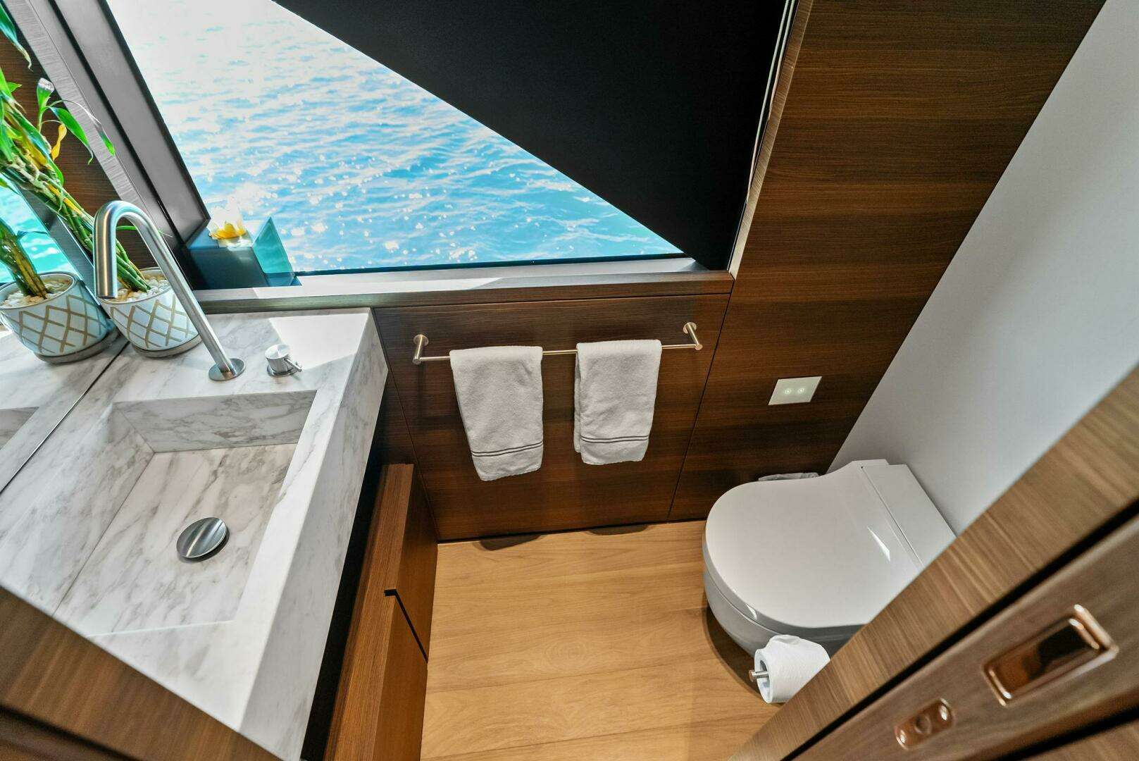 2023 Custom Line 33 Navetta - Image 68