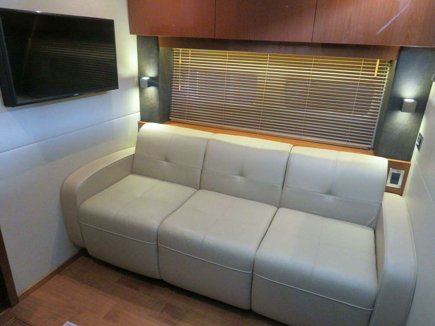 2015 Sea Ray — - Image 24
