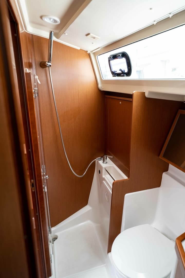2017 Beneteau Oceanis - Image 14