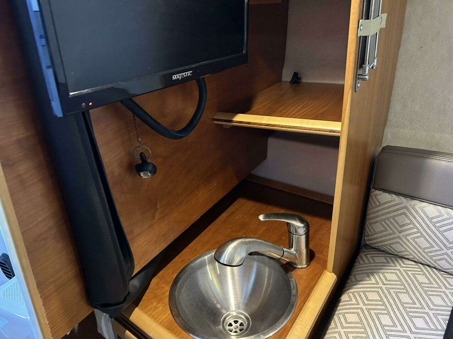2017 Cutwater C-24 - Image 22
