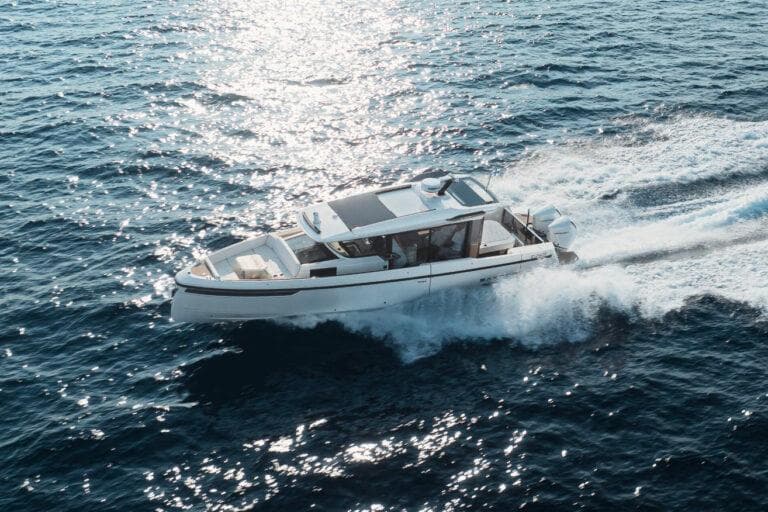 2025 Saxdor 340 GTWA cruising on open sea, showcasing sleek design and performance.