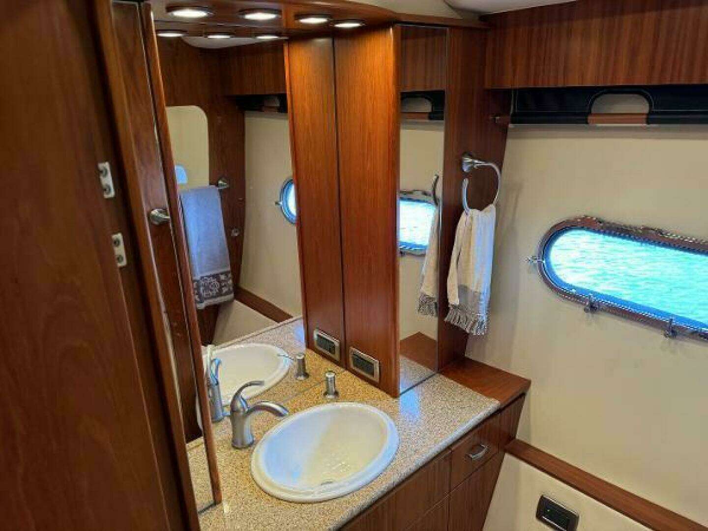 2010 Tiara Yachts 5800 Sovran - Image 85