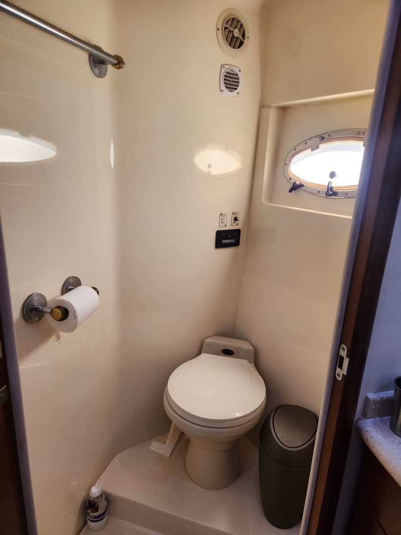 1998 Carver Voyager - Image 34