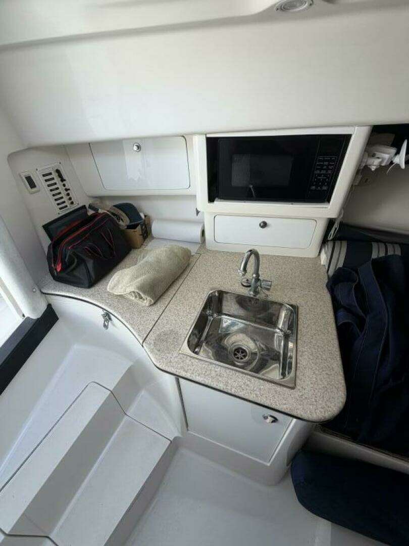 2003 Intrepid 310 - Image 25