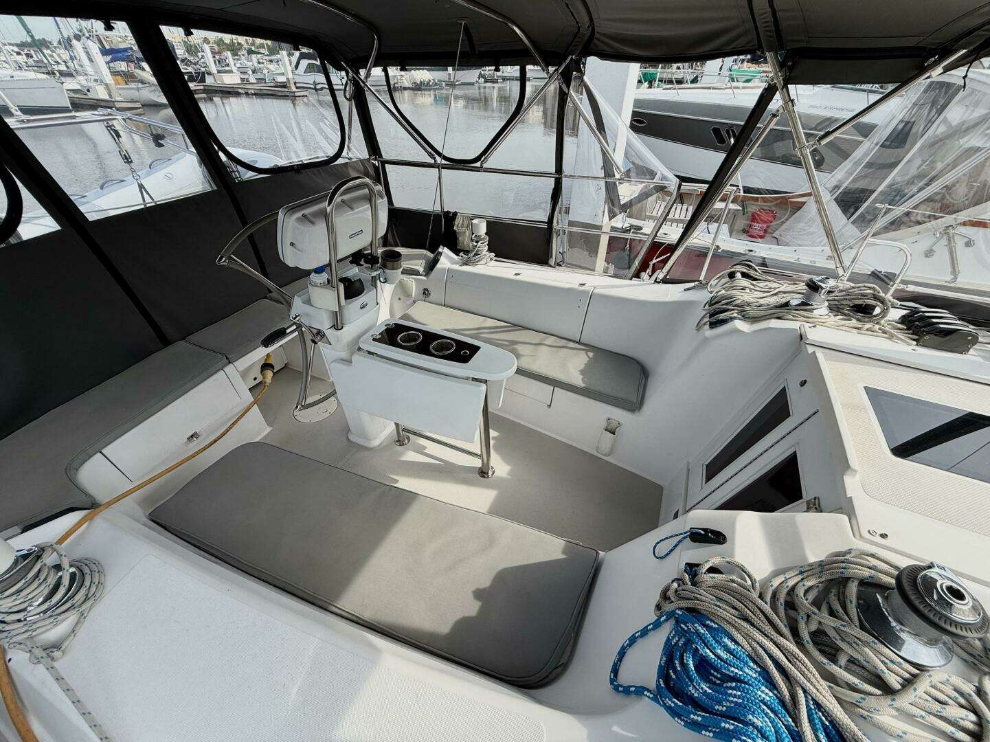 2011 Catalina 355 - Image 18