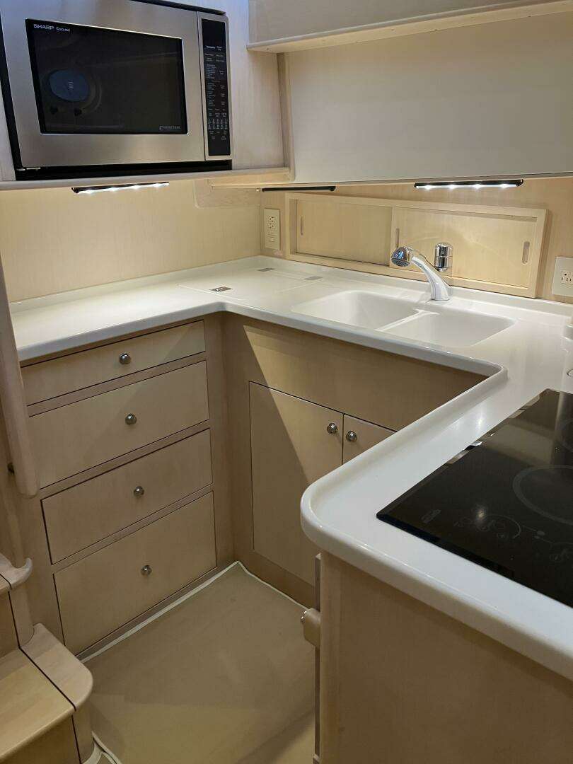 2013 Hinckley Talaria - Image 15