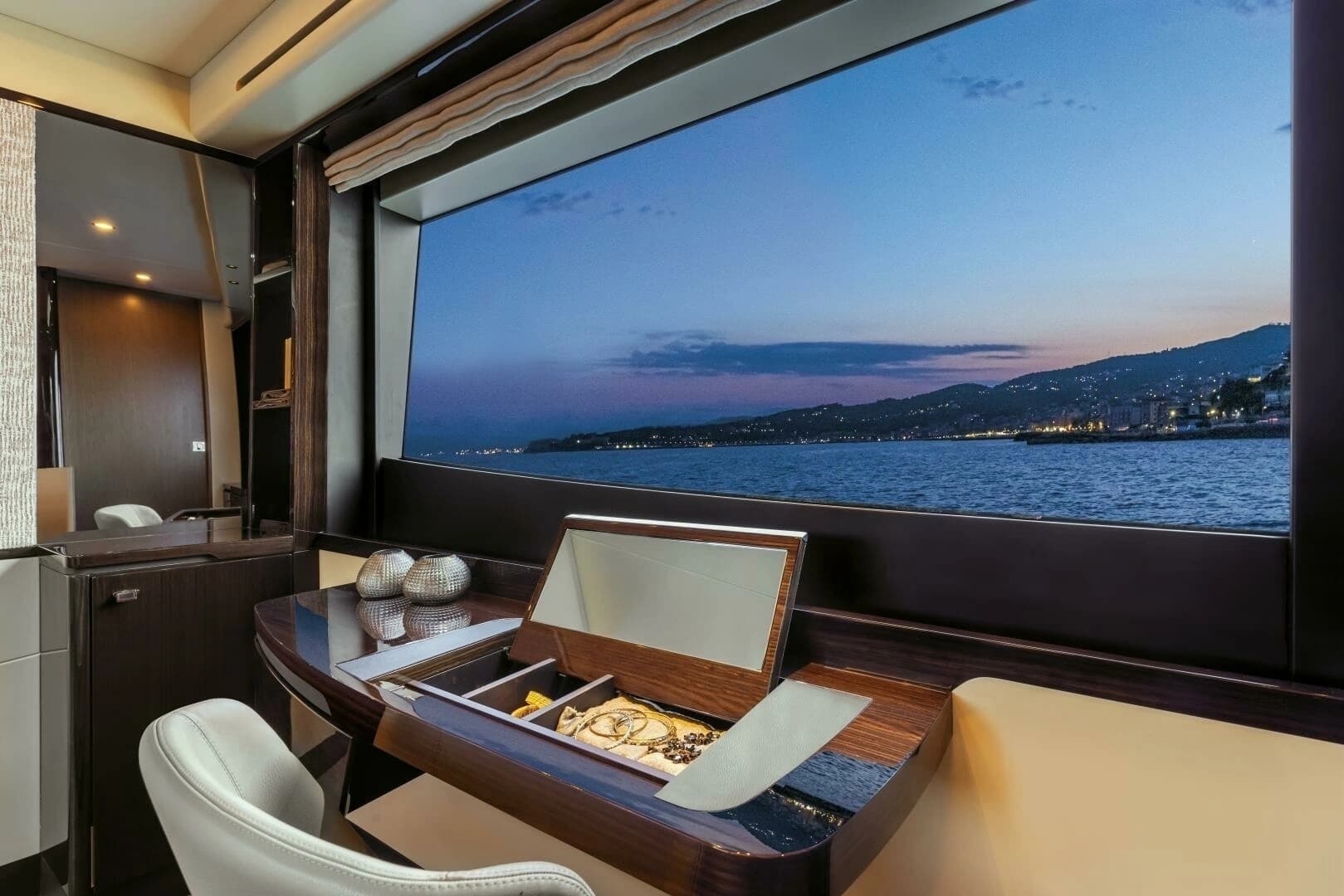 2027 Absolute 60 Flybridge - Image 11