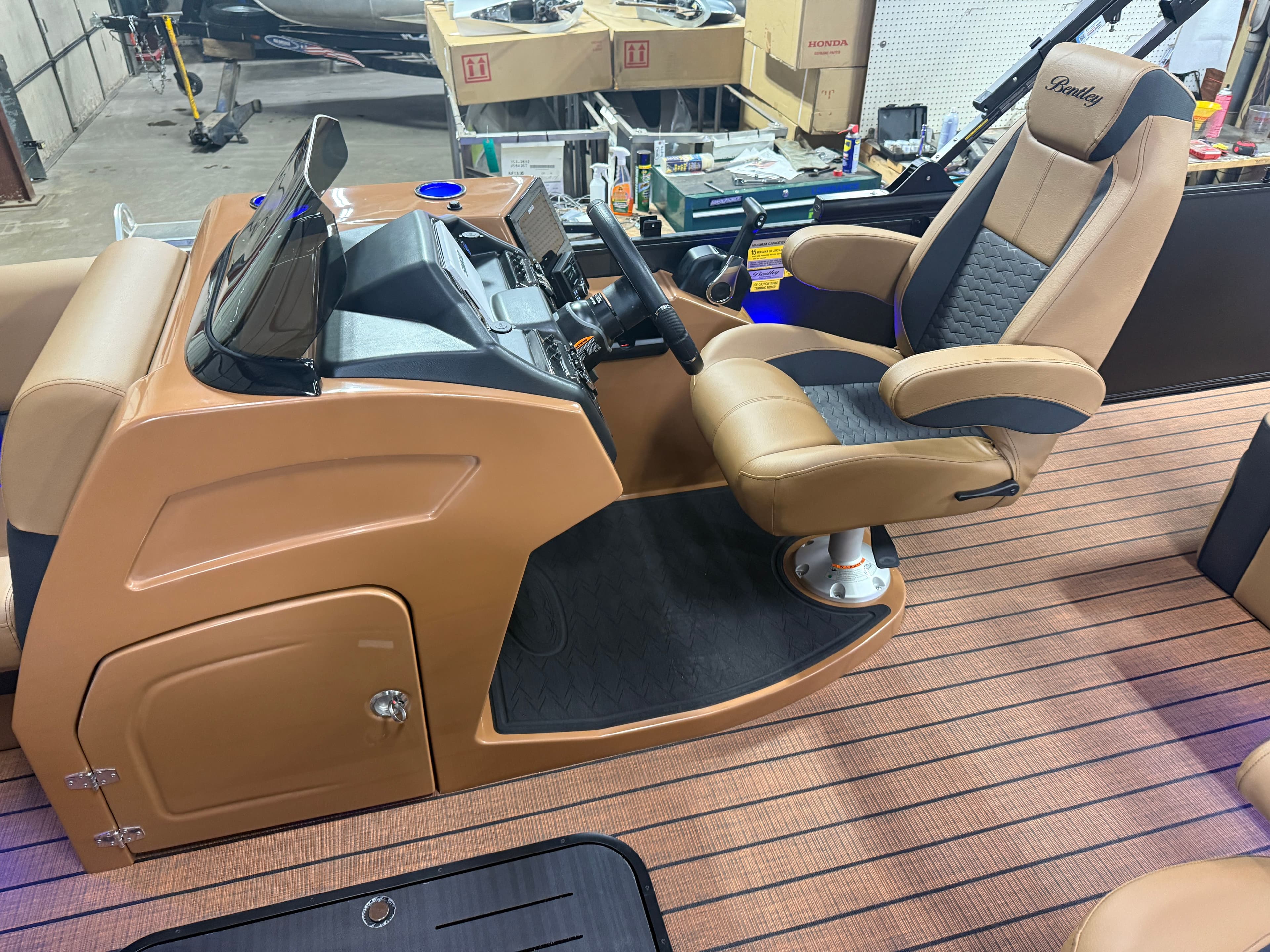 2026 Bentley Pontoons Elite 200HP 223 Swingback Tritoon - 11
