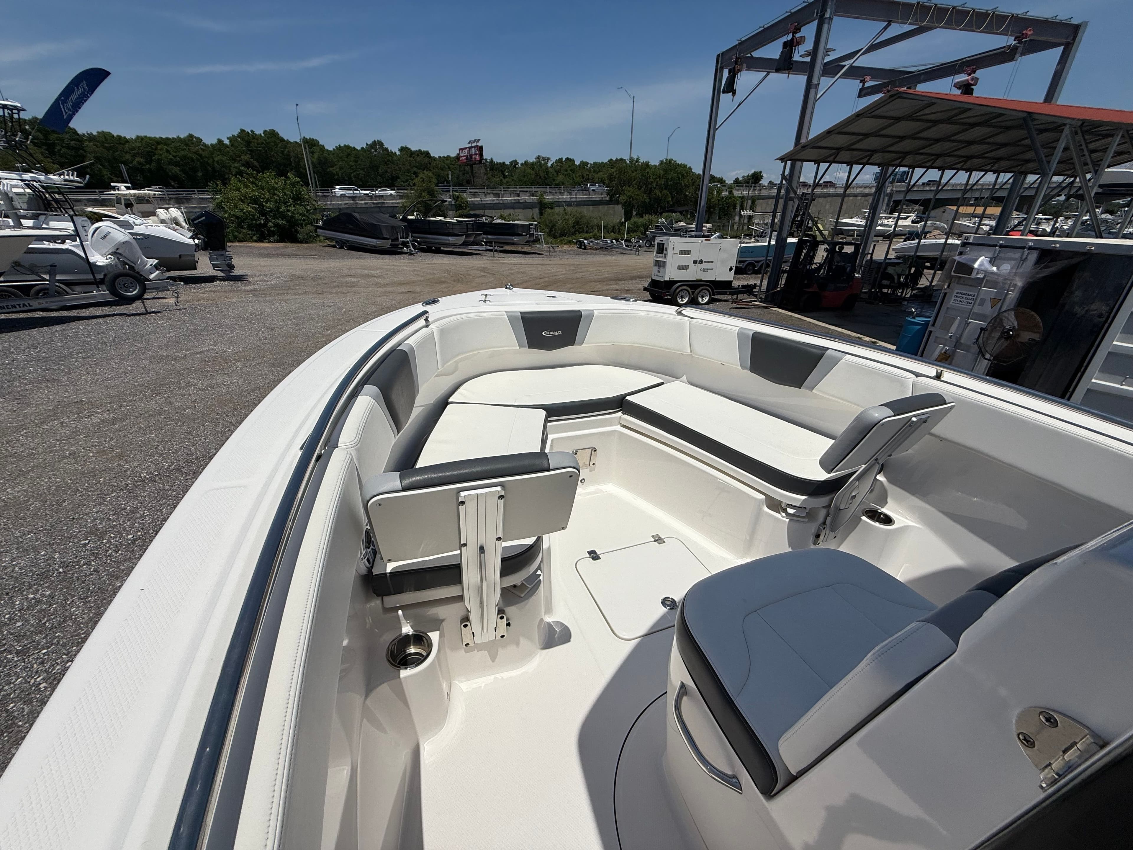 2022 ROBALO 230 CC - Image 20