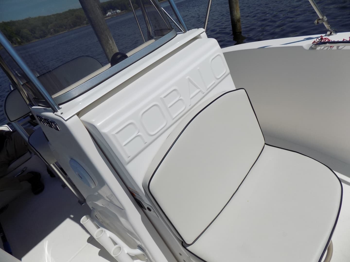 2017 Robalo R180 - Image 6