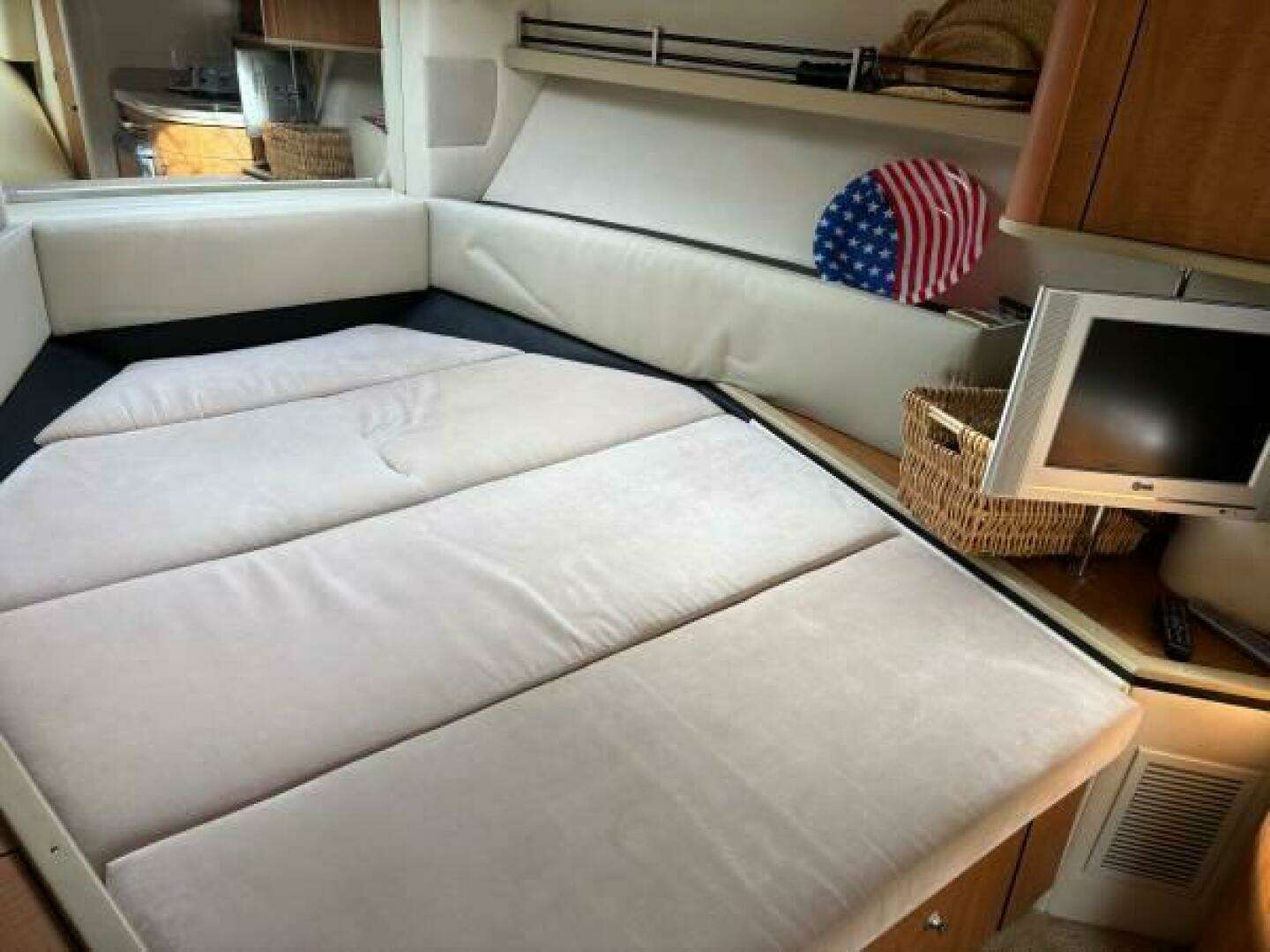 2006 Sea Ray 290 Sundancer - Image 7