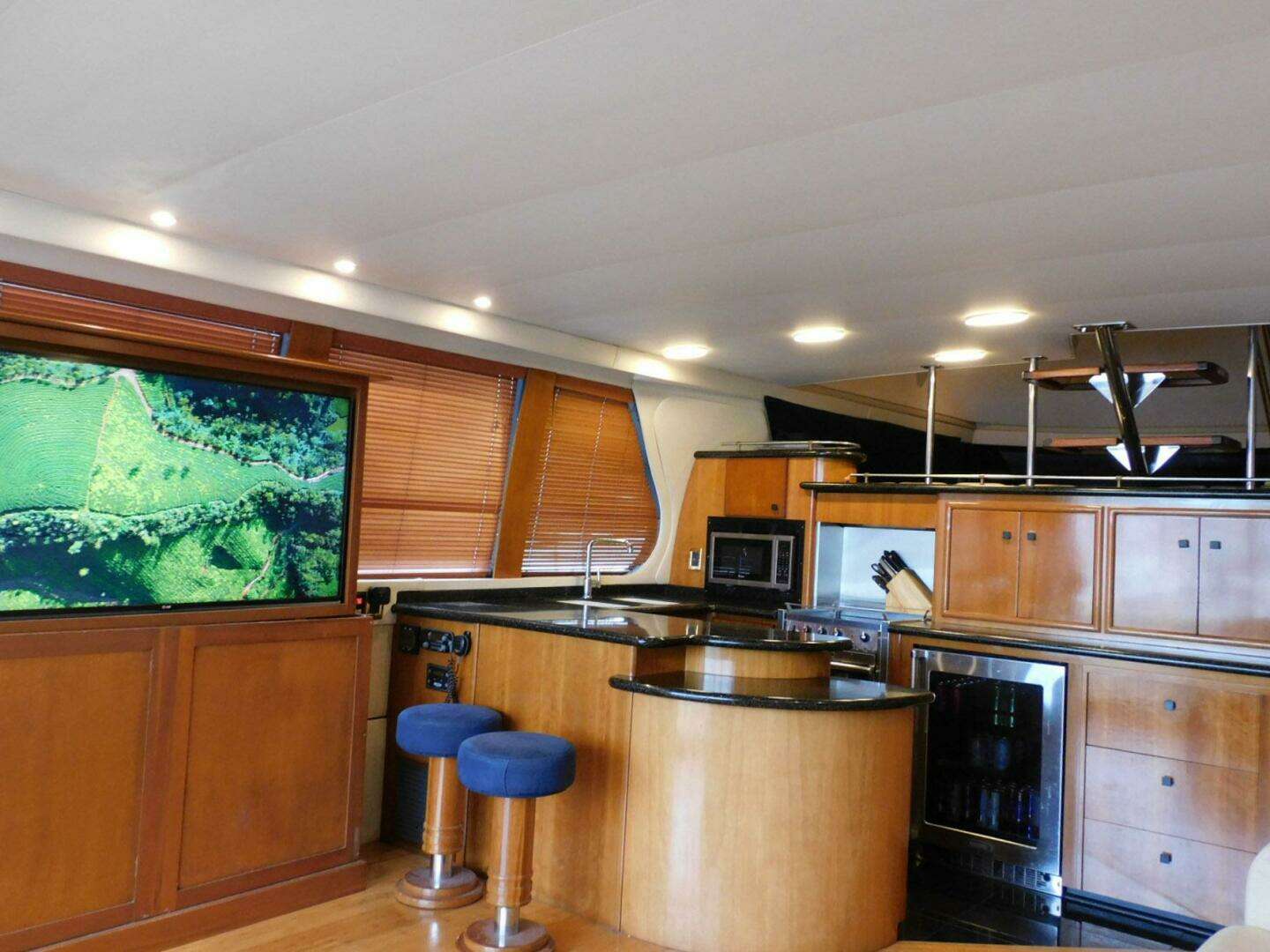 2002 Carver 570 Voyager Pilothouse - Image 8