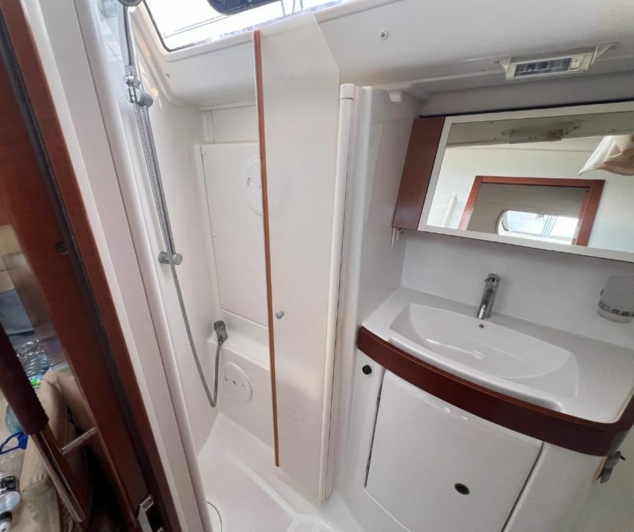 2011 Beneteau Oceanis 40 - Image 18