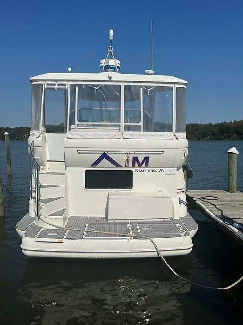 2004 Cruisers Yachts 405 Express Motoryacht - Image 3