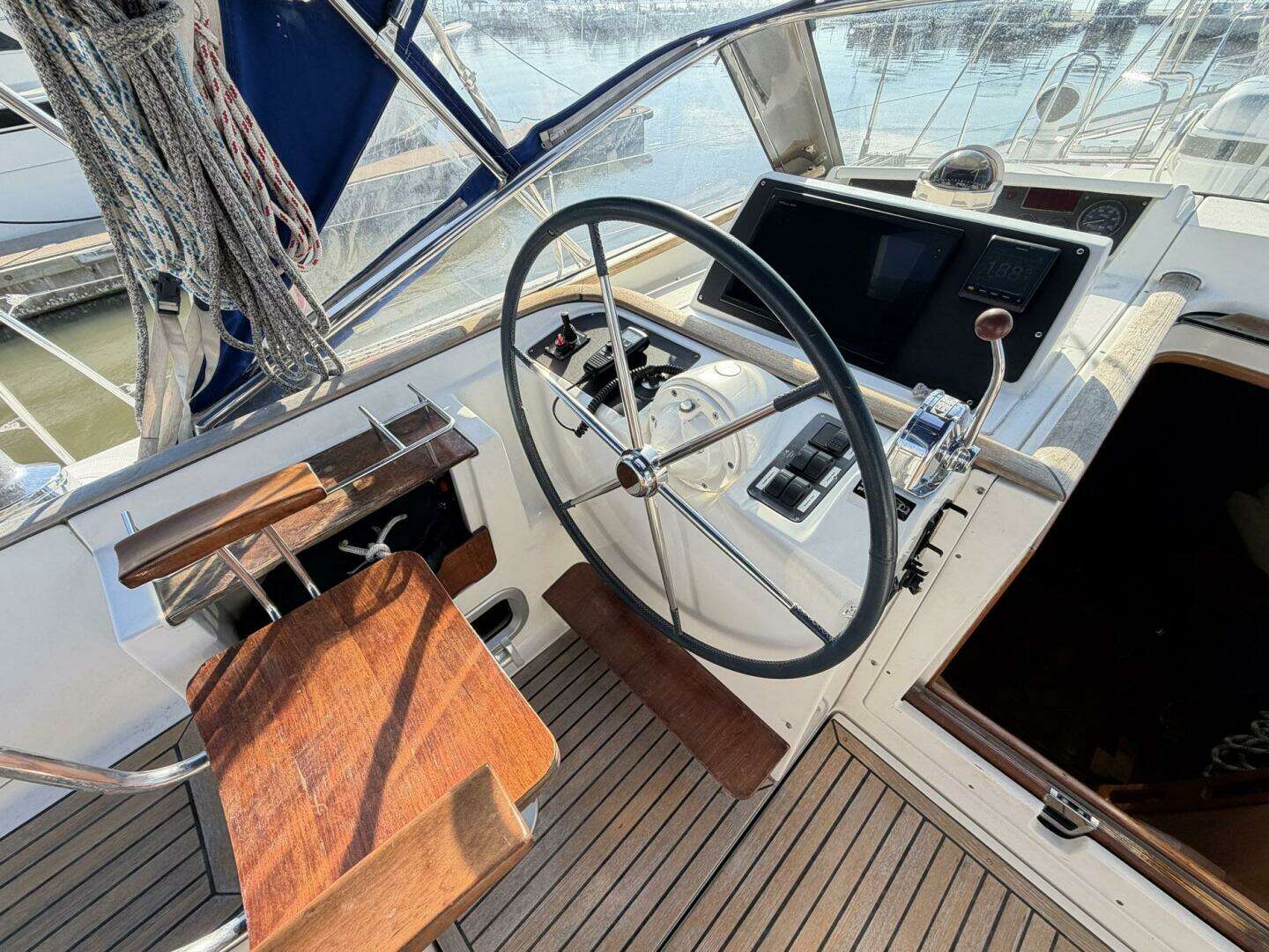2004 Beneteau 57 Center Cockpit - Image 32