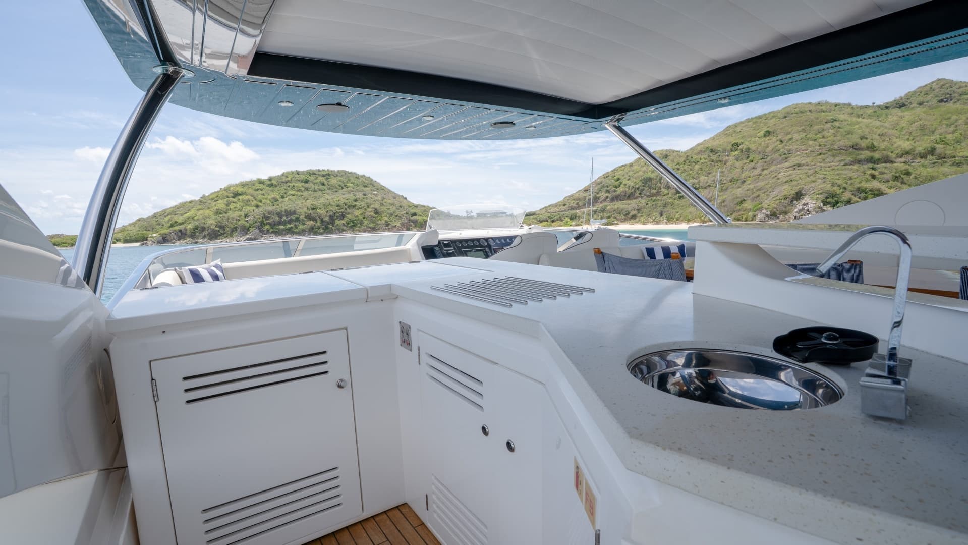 2017 Sunseeker 86 Yacht - Image 103