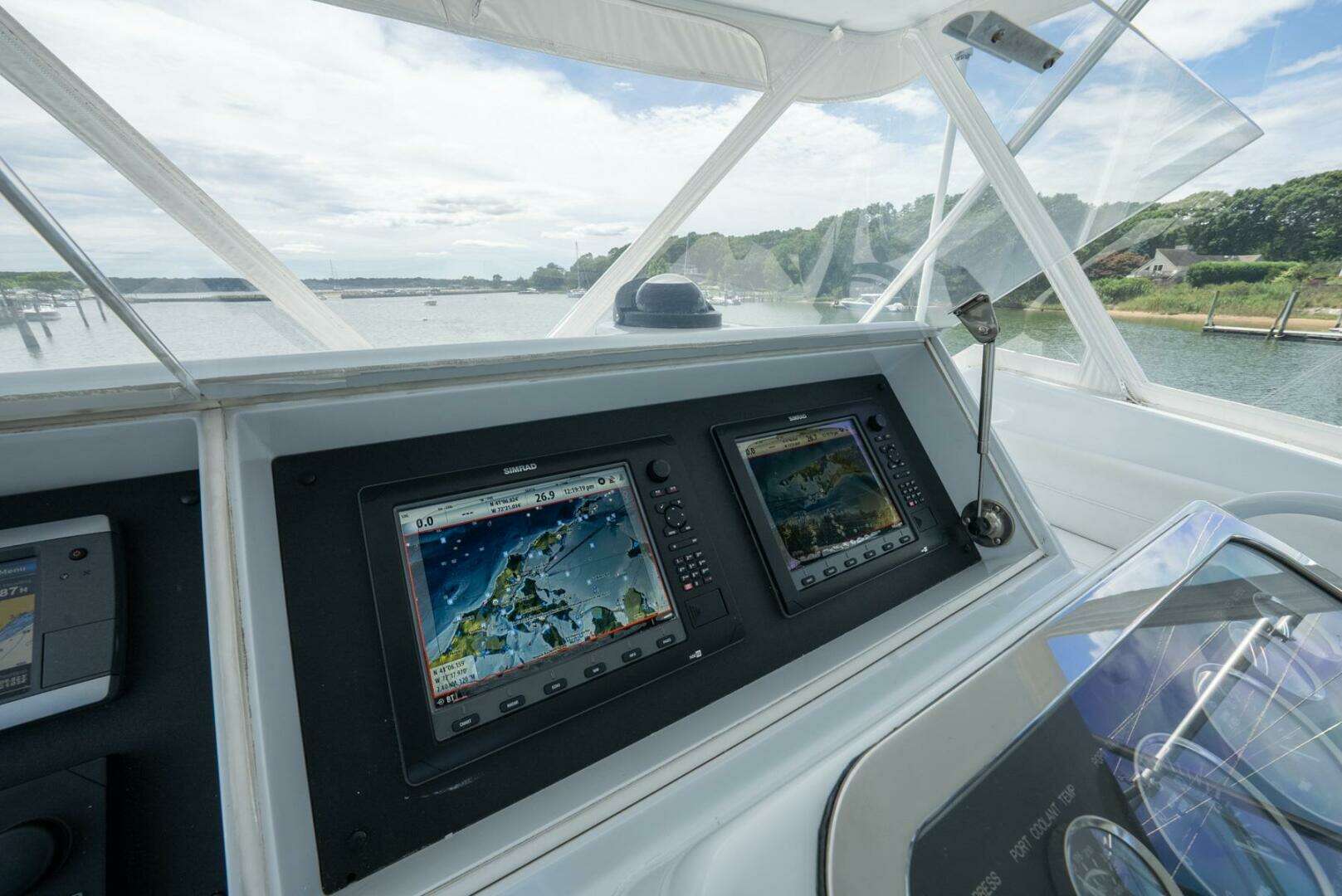 2001 Hatteras 50 Convertible - Image 23