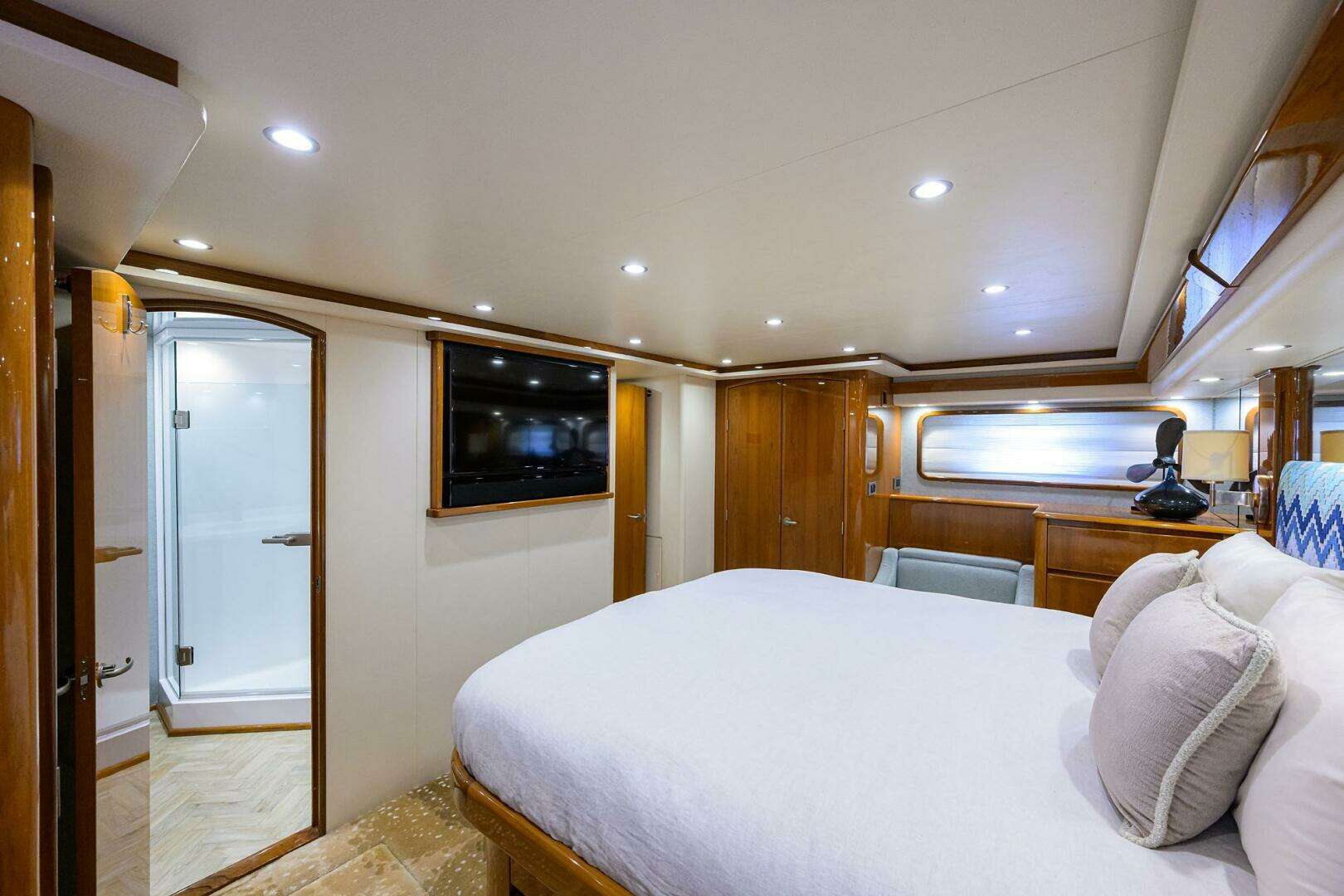 2014 Viking 76 Enclosed Bridge - Image 24
