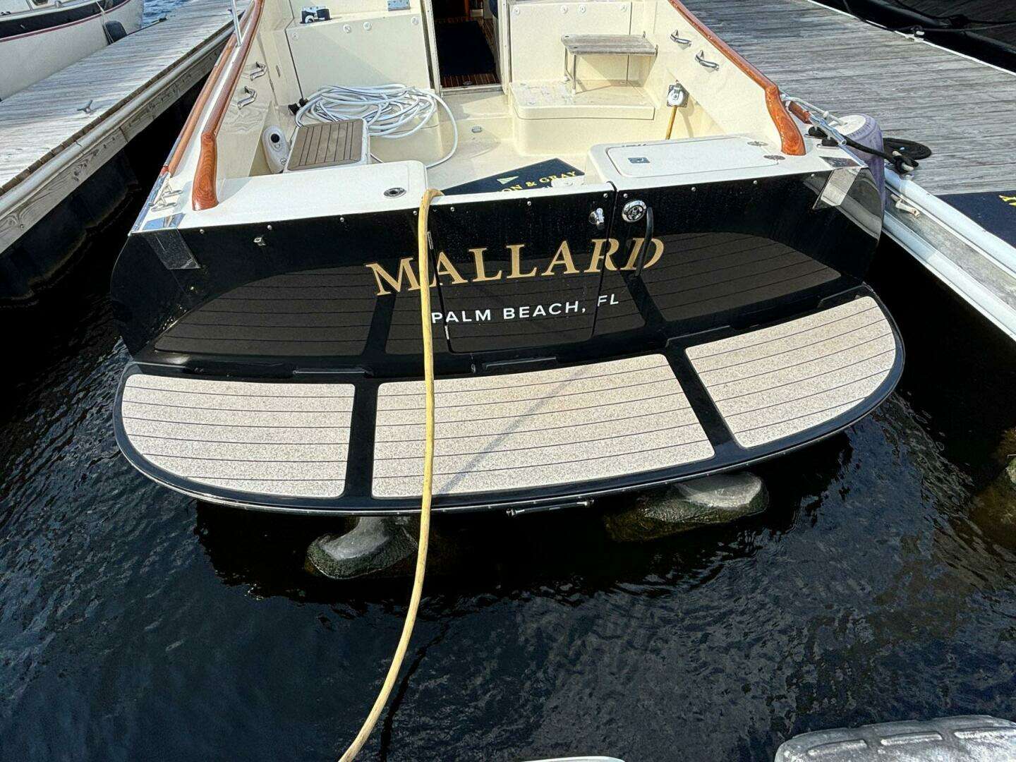 2005 Hinckley Talaria 44 Motor Yacht - Image 21