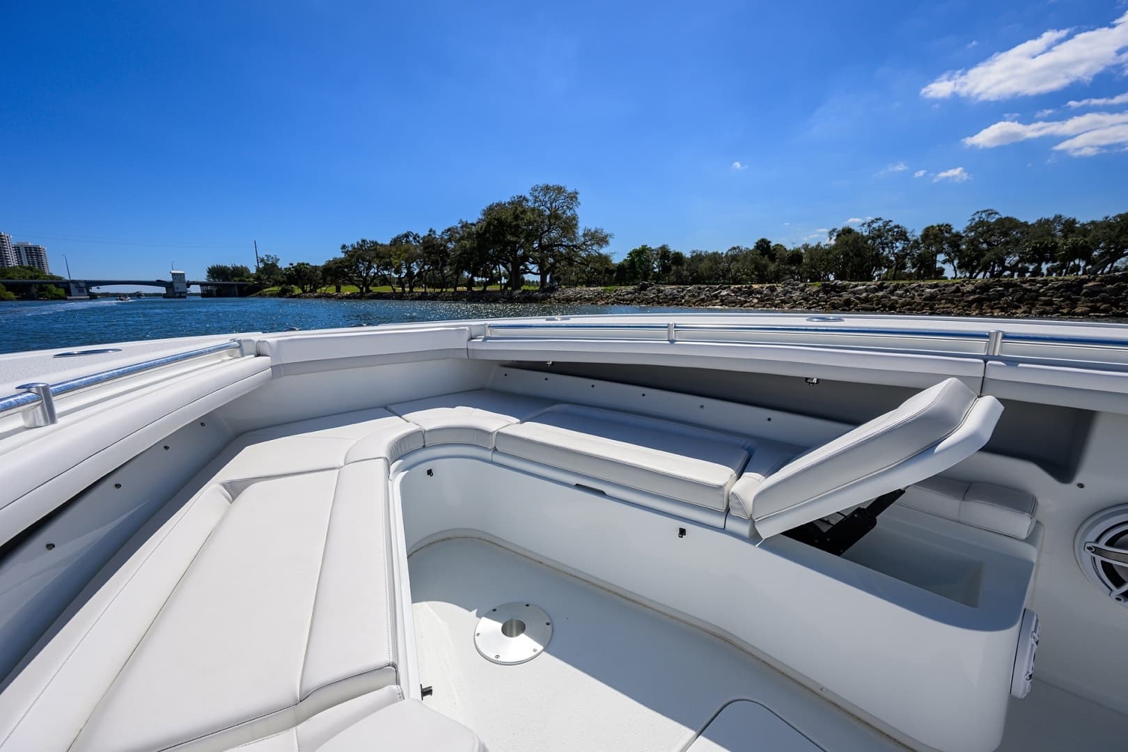 2023 Yellowfin 34 Offshore - Image 8