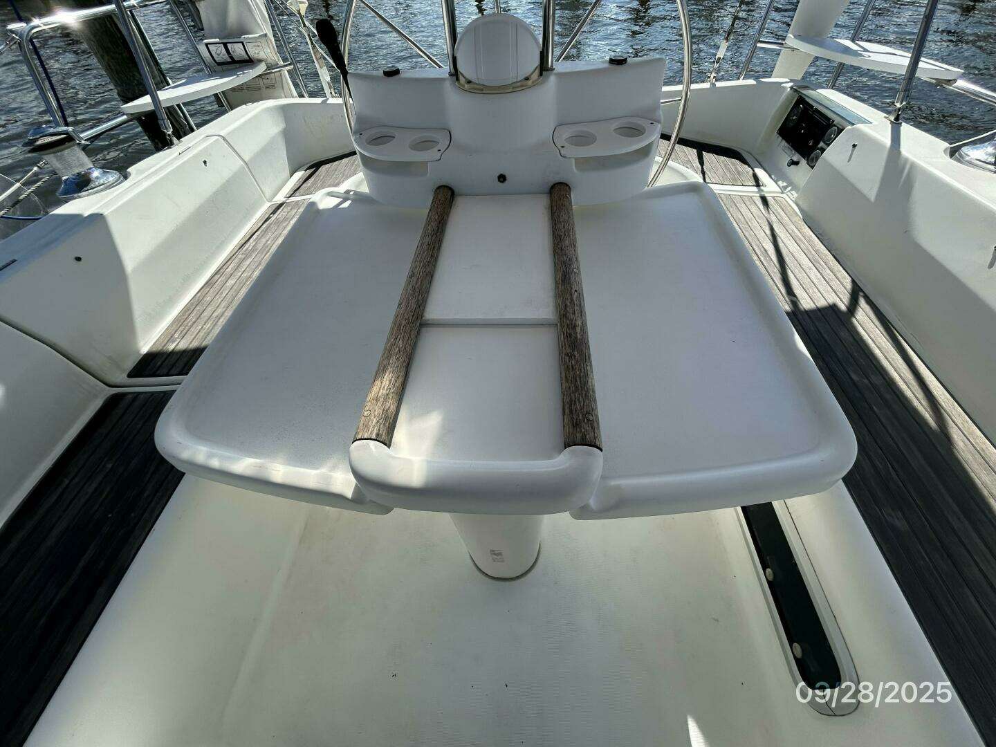 1998 Beneteau Oceanis 381 - Image 35