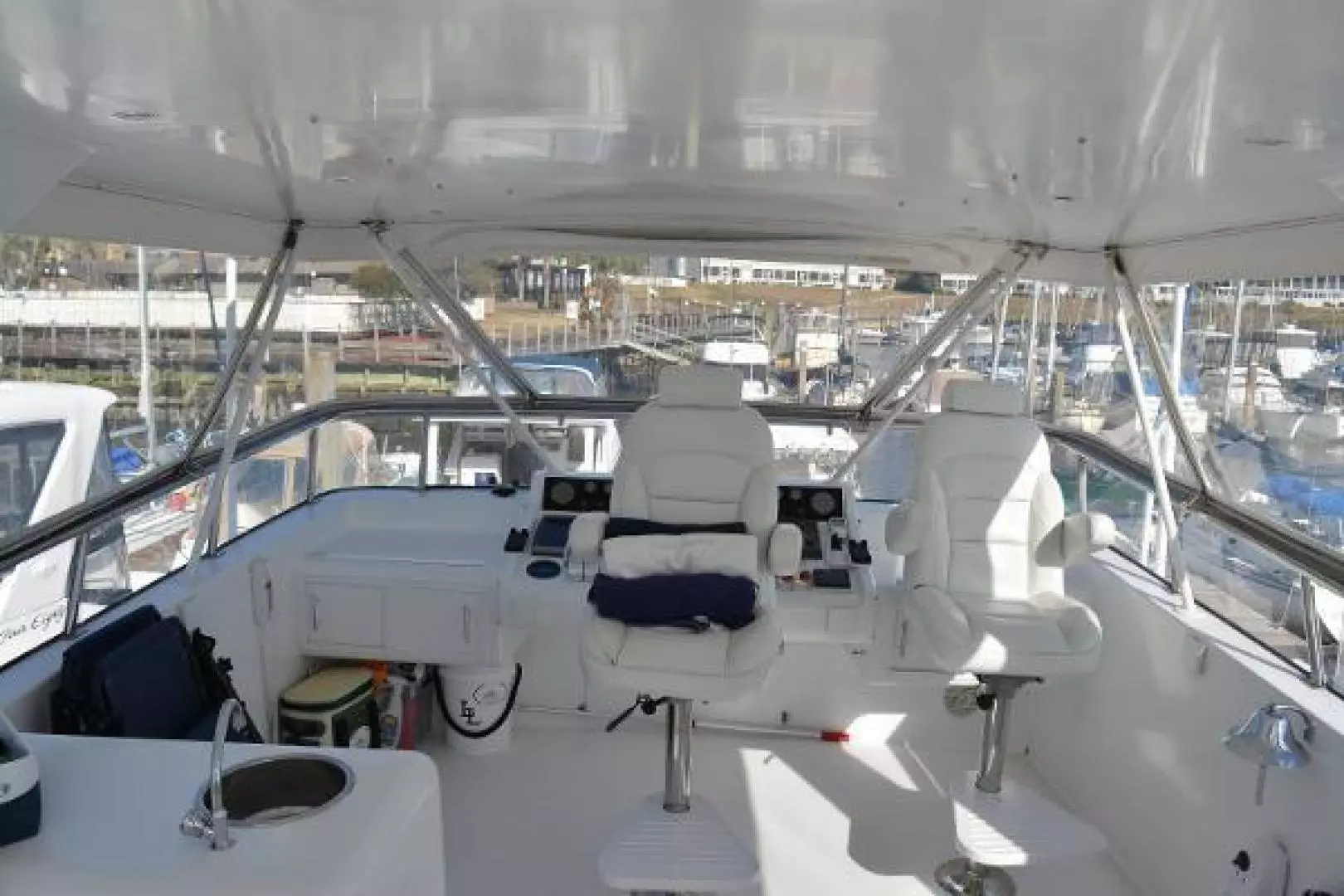 1989 Viking Motor Yacht - Image 21