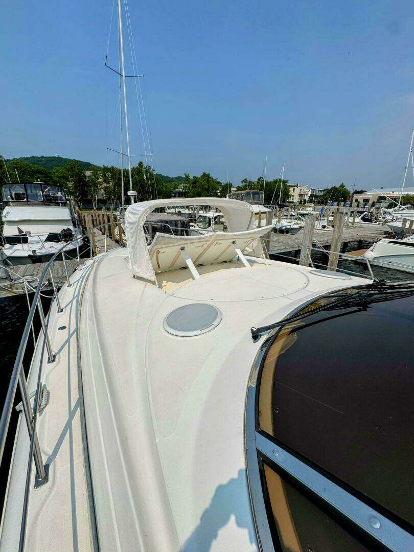2005 Cruisers Yachts 540 Express - Image 15